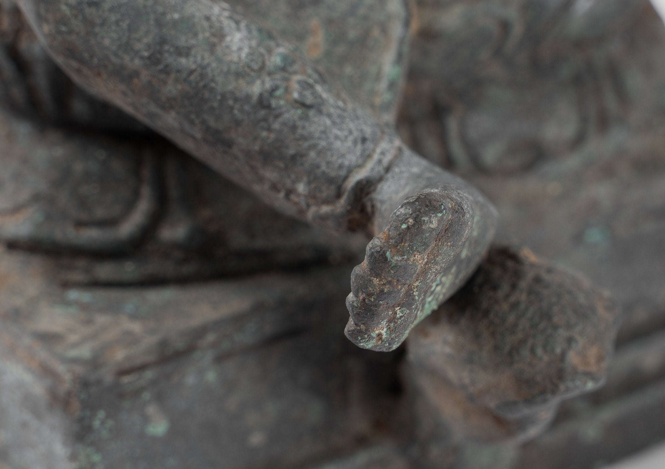 Statua di Tara - Antique Java Style Majapahit Seduto Devi Devi Tara Statua - 32 cm/13 "