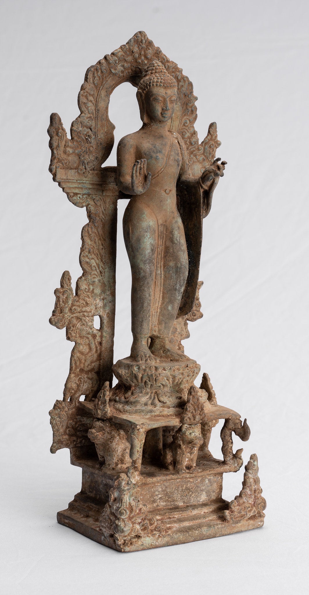 Buddha-Statue – Antike javanische stehende Schutz-Buddha-Statue im indonesischen Stil – 27 cm/11 Zoll