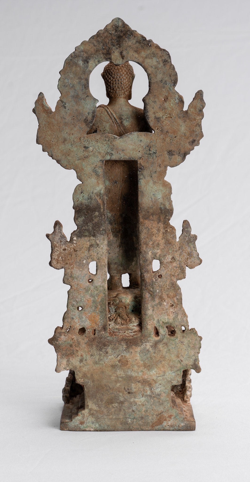 Buddha-Statue – Antike javanische stehende Schutz-Buddha-Statue im indonesischen Stil – 27 cm/11 Zoll