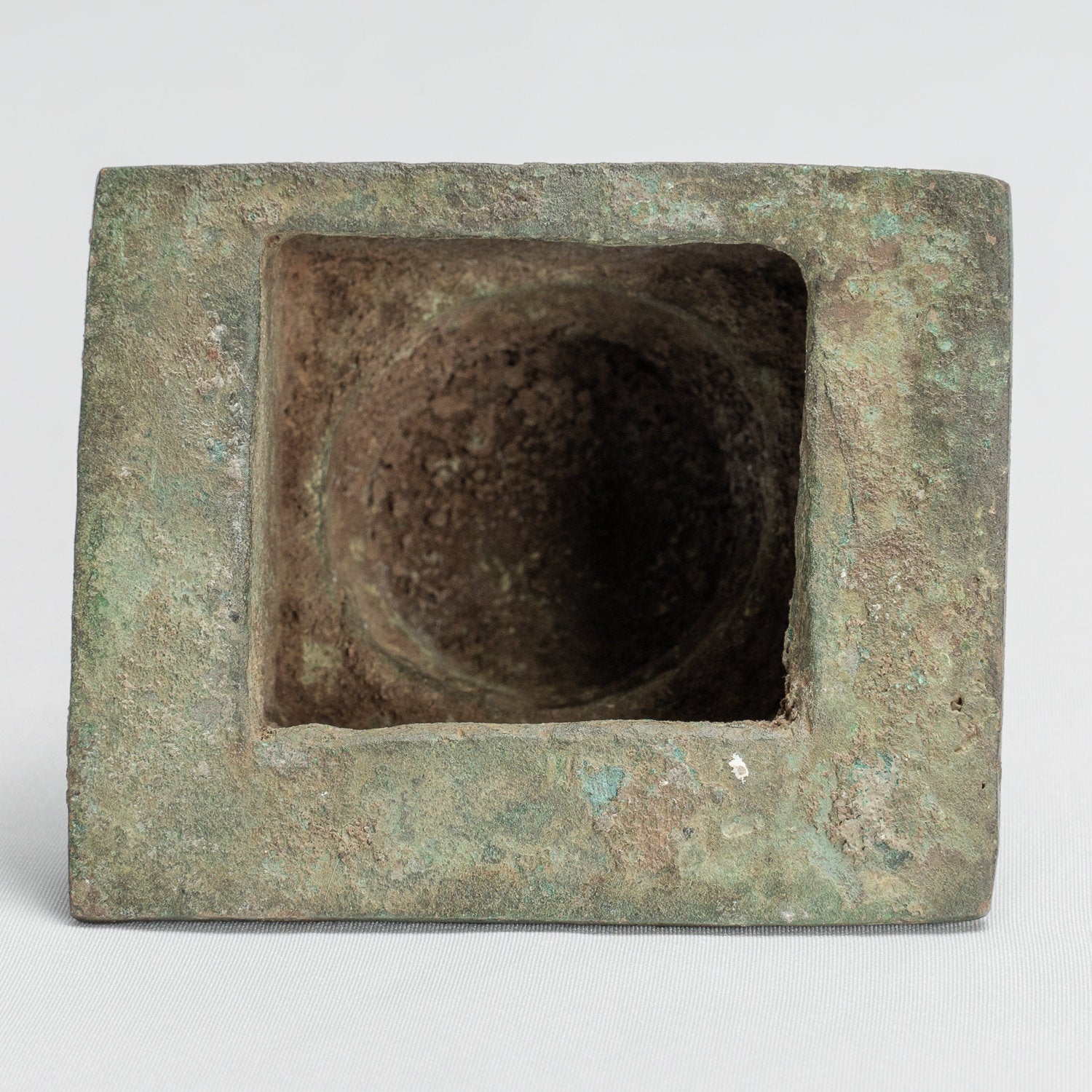 Statue de Tara – Statue antique de style Java Majapahit assise en bronze Devi Tara – 12 cm/12,7 cm