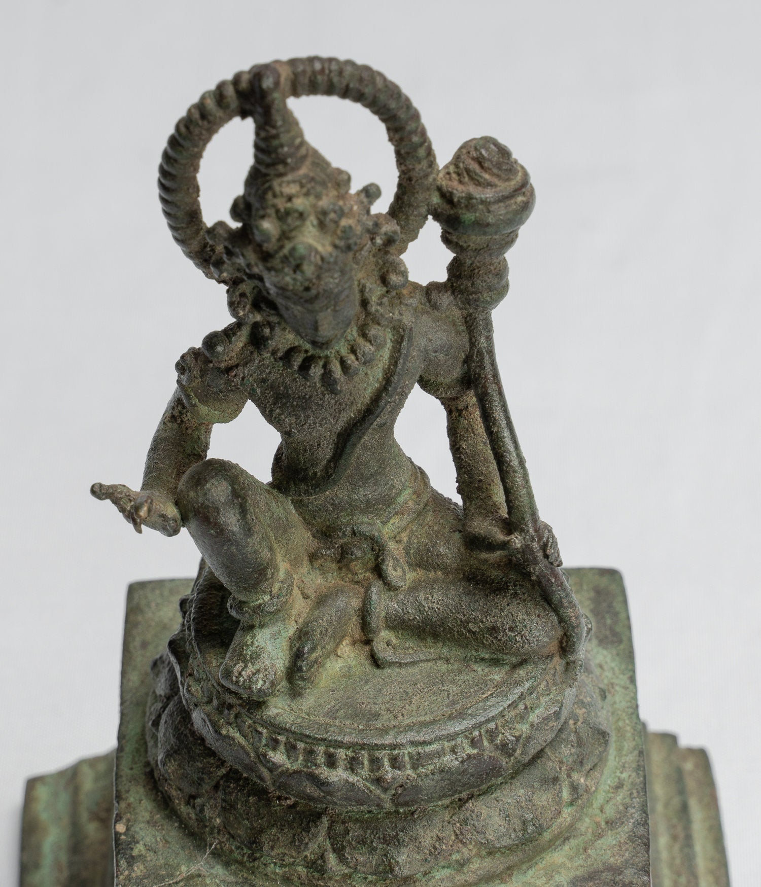 Statue de Tara – Statue antique de style Java Majapahit assise en bronze Devi Tara – 12 cm/12,7 cm