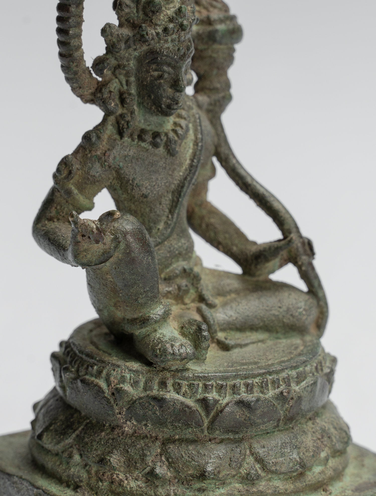 Statue de Tara – Statue antique de style Java Majapahit assise en bronze Devi Tara – 12 cm/12,7 cm