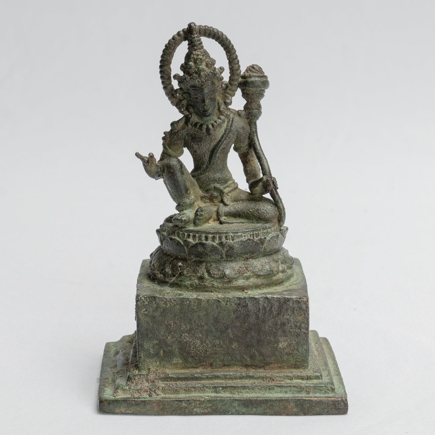 Statue de Tara – Statue antique de style Java Majapahit assise en bronze Devi Tara – 12 cm/12,7 cm
