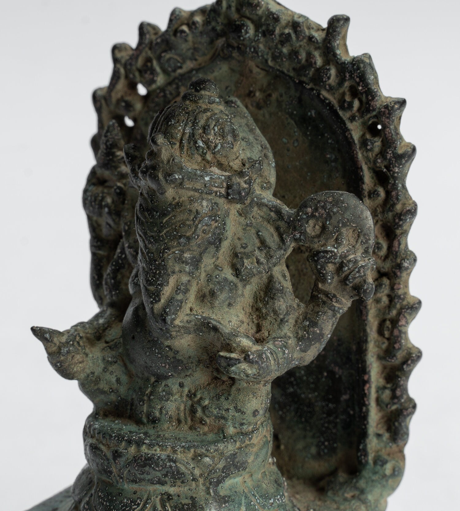 Statue de Ganesha – Statue de Ganesha indonésienne assise en bronze de style javanais antique – 14 cm/6"