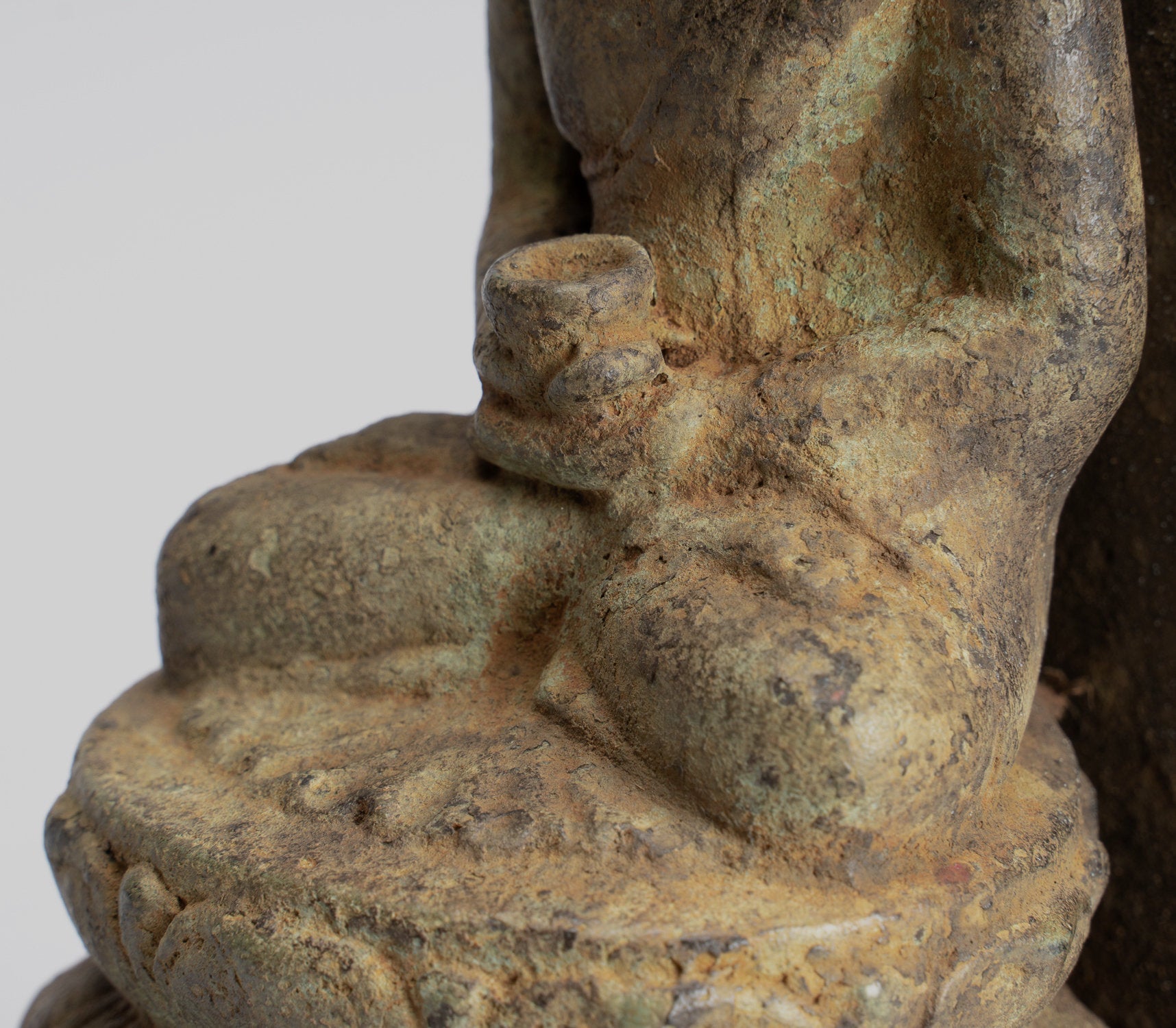 Statua Buddha - Antique in stile indonesiano Bronzo seduto amitabha statua di Buddha giavanese - 16 cm/6 "