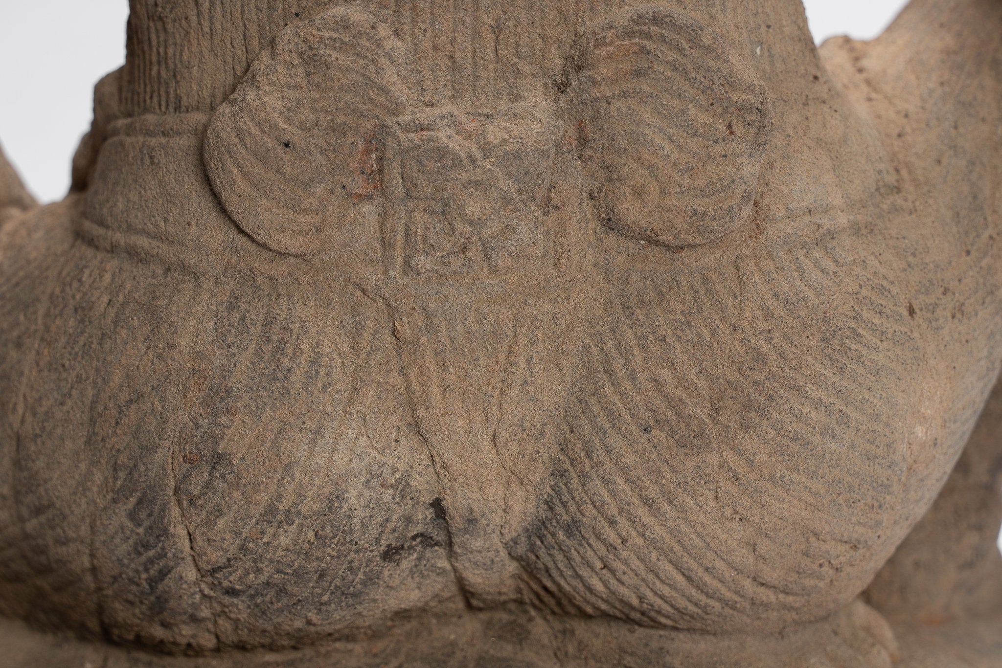 Estatua de Vishnu - Piedra de estilo Baphuon antiguo sentado Khmer Vishnu Statue - 48 cm / 19 "