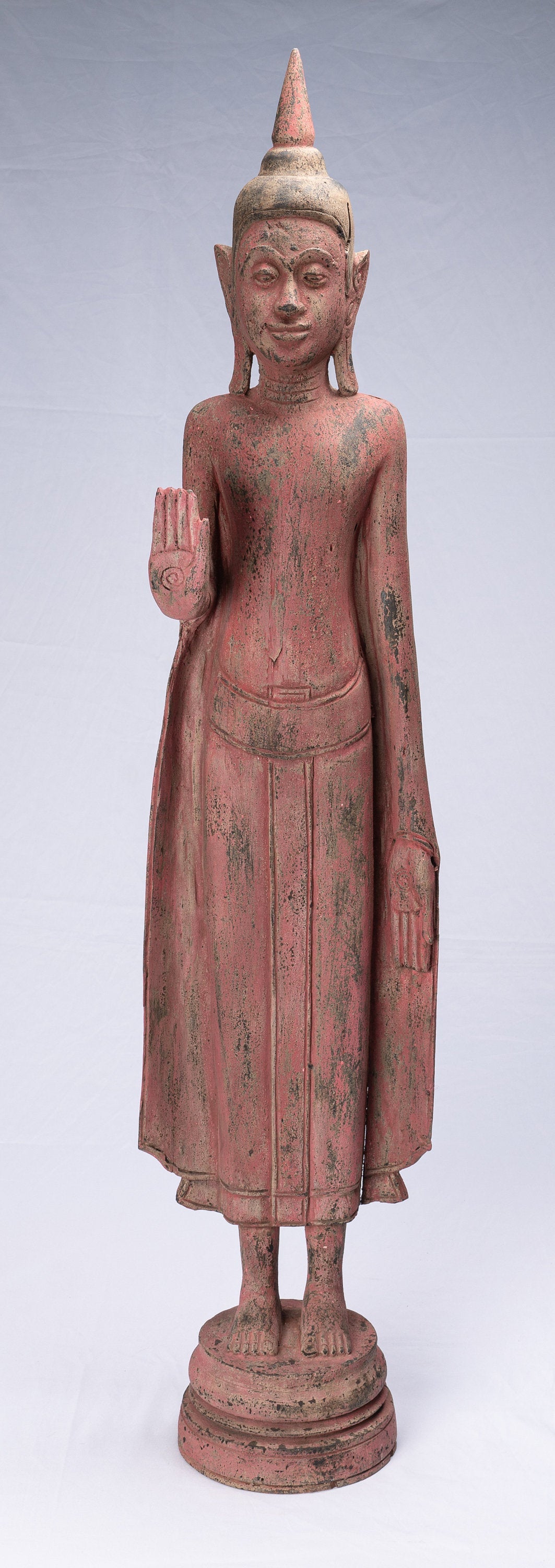 Buddha-Statue – Holz im antiken Khmer-Stil, stehend, schützend, Montag-Buddha-Statue – 107 cm/43 Zoll
