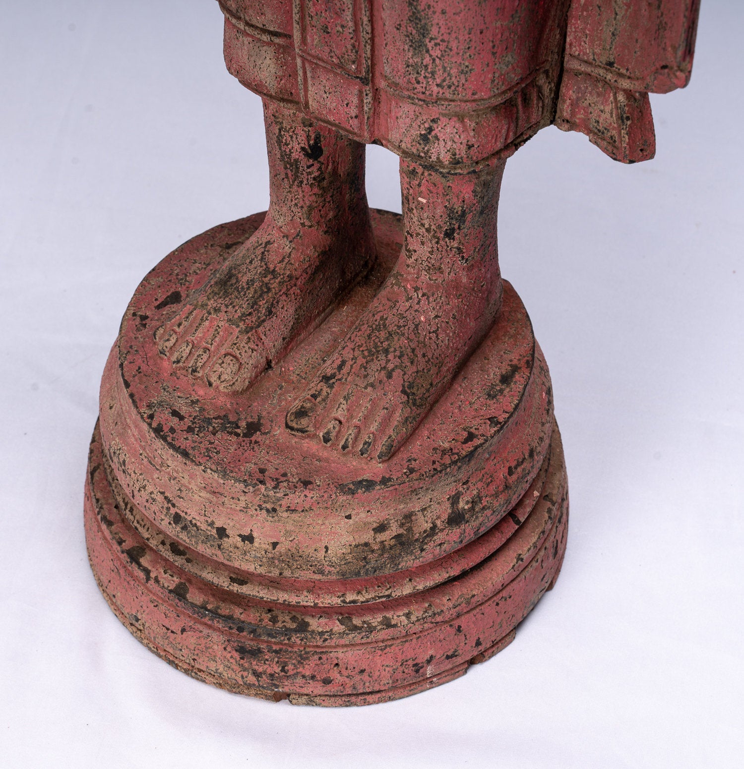 Buddha-Statue – Holz im antiken Khmer-Stil, stehend, schützend, Montag-Buddha-Statue – 107 cm/43 Zoll