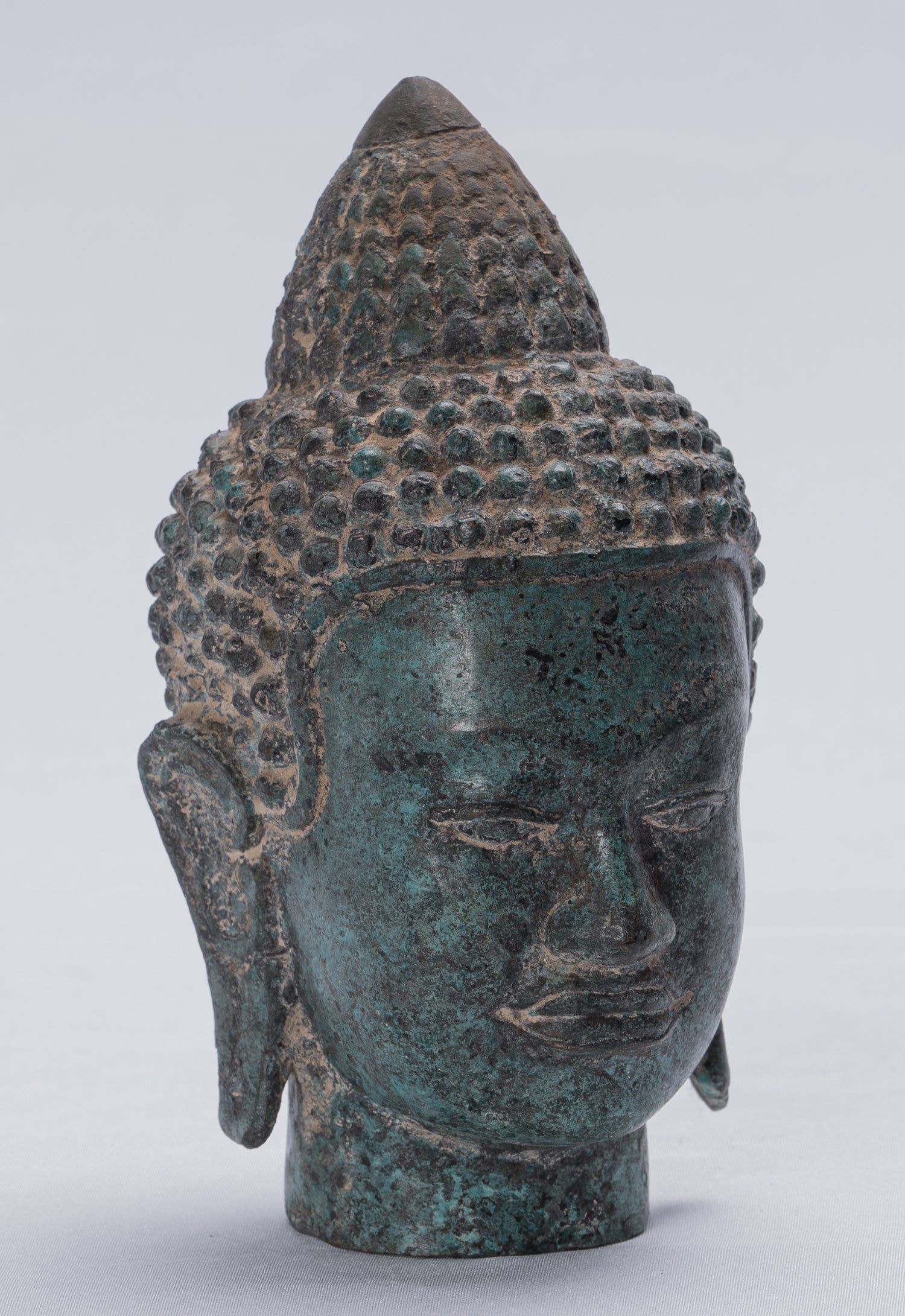 Buddha-Statue – freistehender Bronze-Buddha-Kopf im antiken Khmer-Stil – 14 cm.
