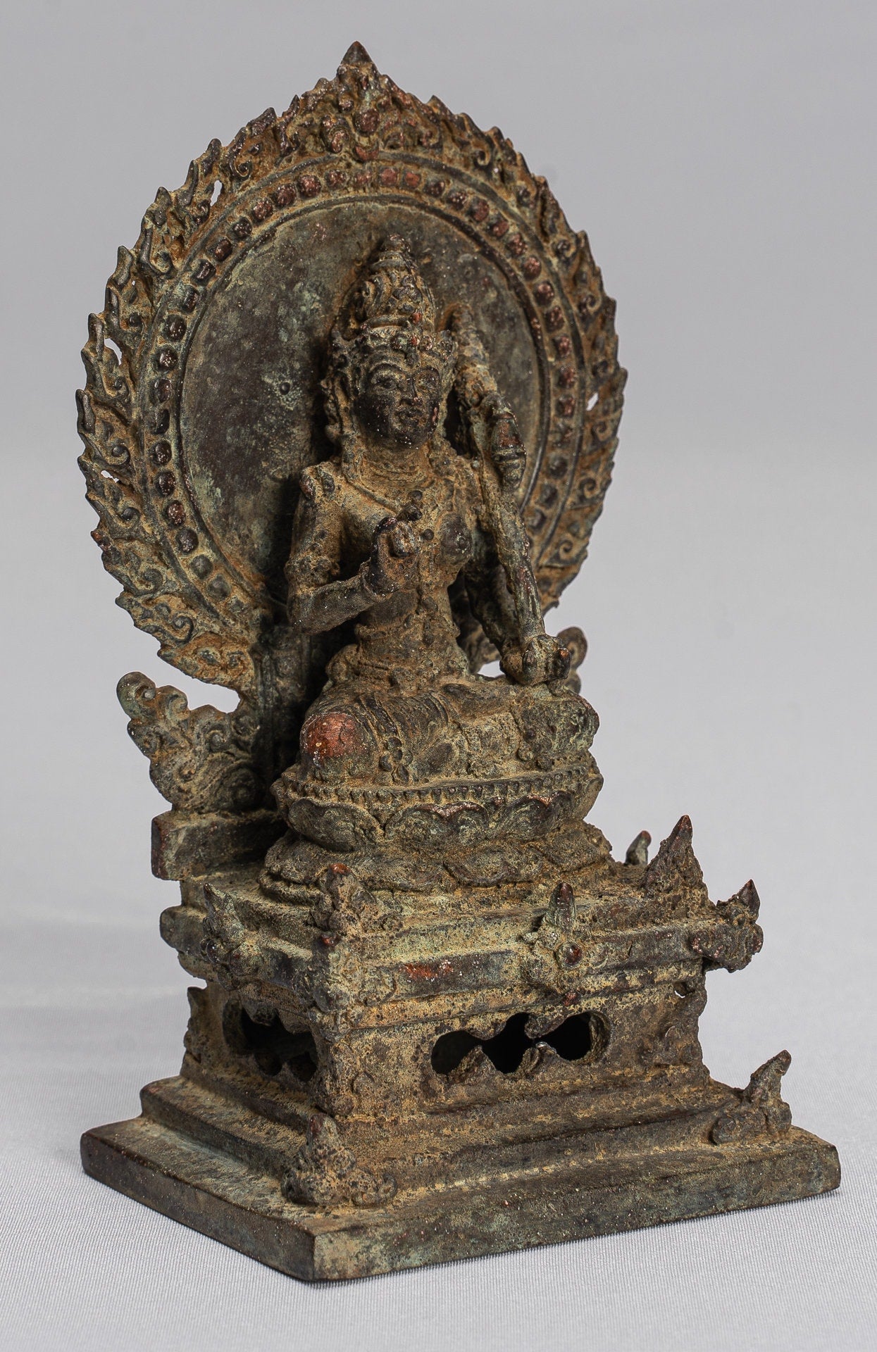 Statua di Tara - Antique Java Style Majapahit Seduto Devi Devi Tara Statua - 14 cm/6 "