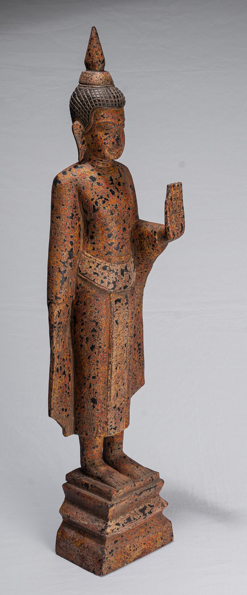 Buddha-Statue – Holz im antiken Khmer-Stil, stehend, schützend, Montag-Buddha-Statue – 76 cm/30 Zoll