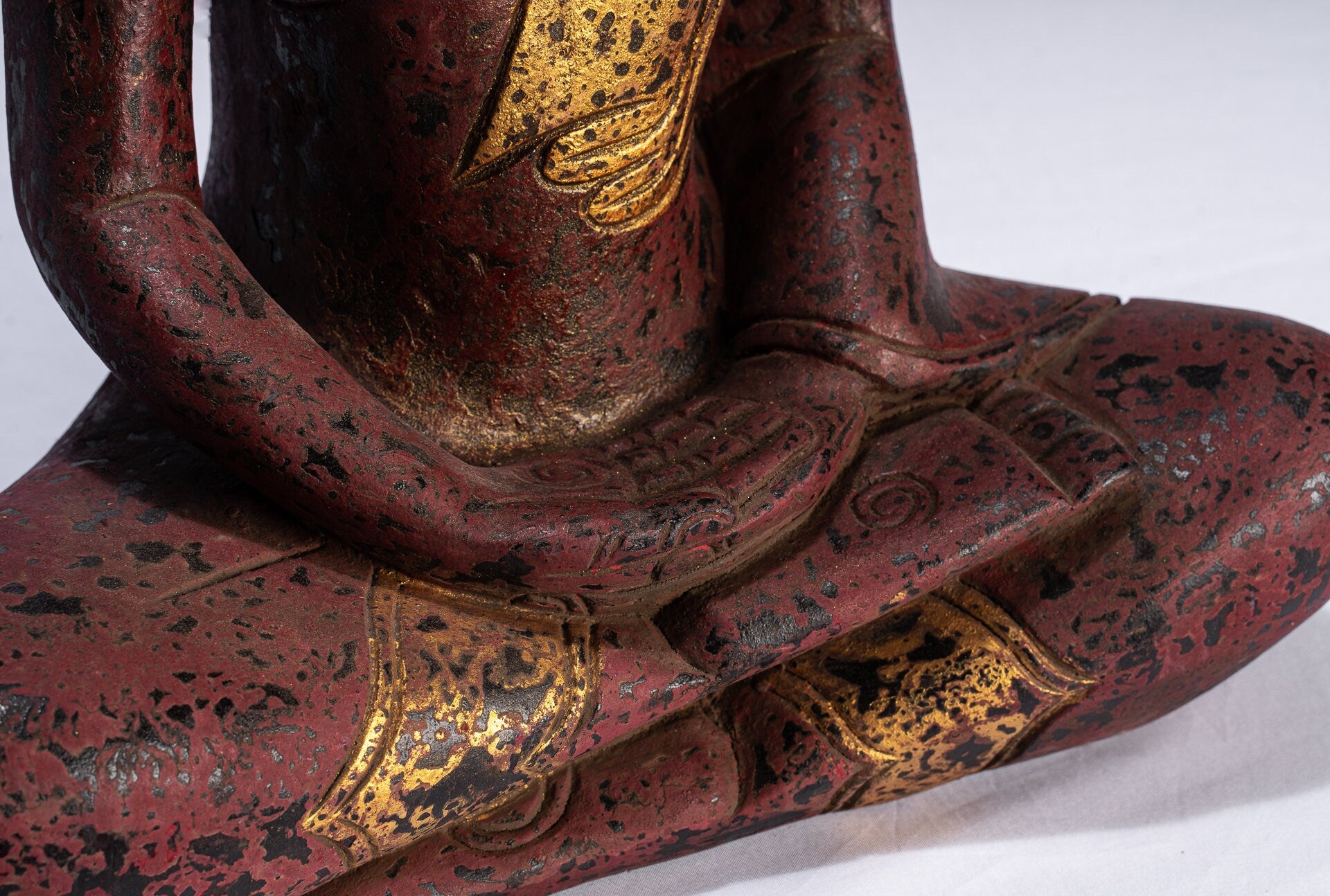 Antike sitzende Buddha-Statue aus Holz im Khmer-Stil, Dhyana-Meditations-Mudra – 43 cm.