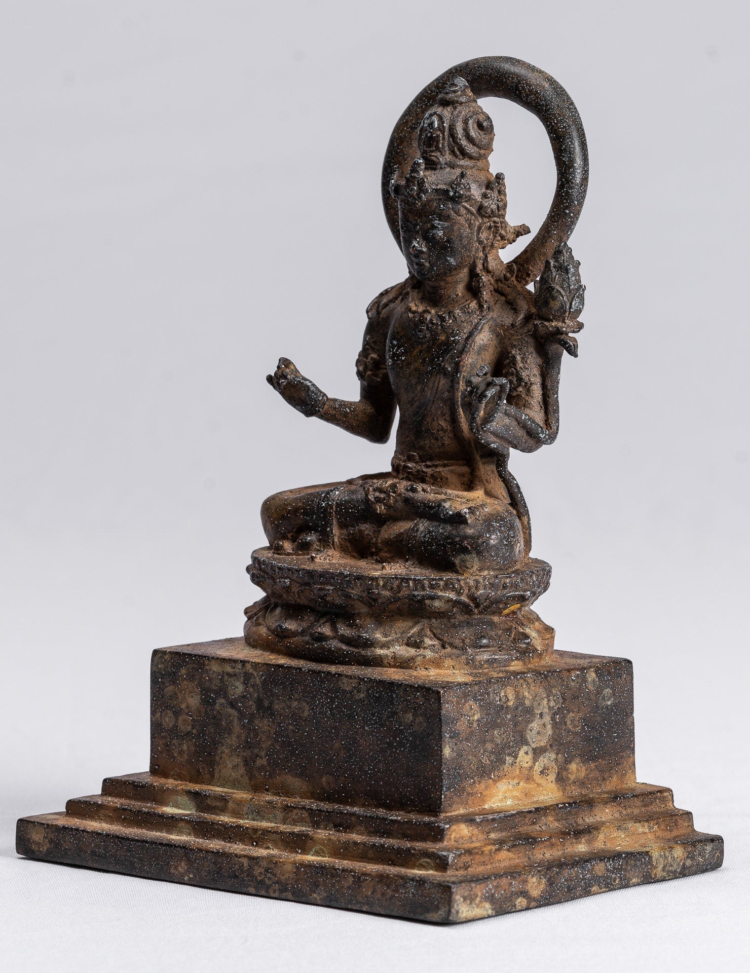 Statue de Tara – Antique style Java Majapahit indonésien assis en bronze Devi Tara – 17 cm