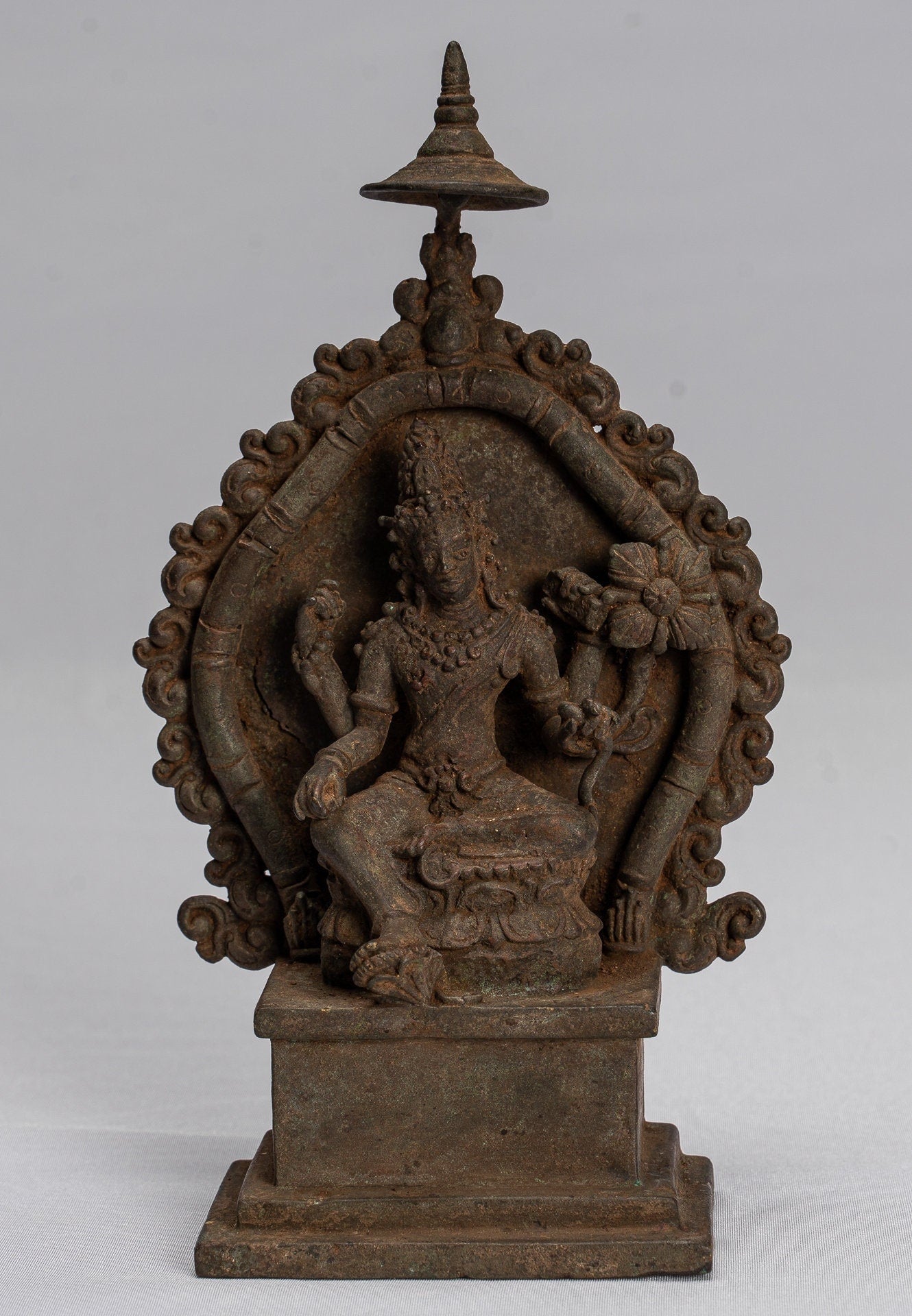 Statue de Tara - ancienne statue indonésienne majapatit assise en bronze Devi Tara - 18cm / 7 "