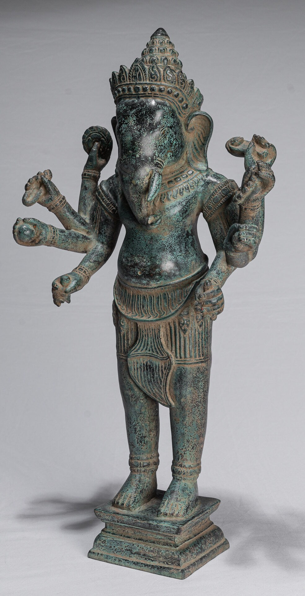 Ganesha-Statue – Antiker Khmer-Stil, montierte stehende Bronze-Angkor-Wat-Ganesha-Statue – 55 cm/22 Zoll