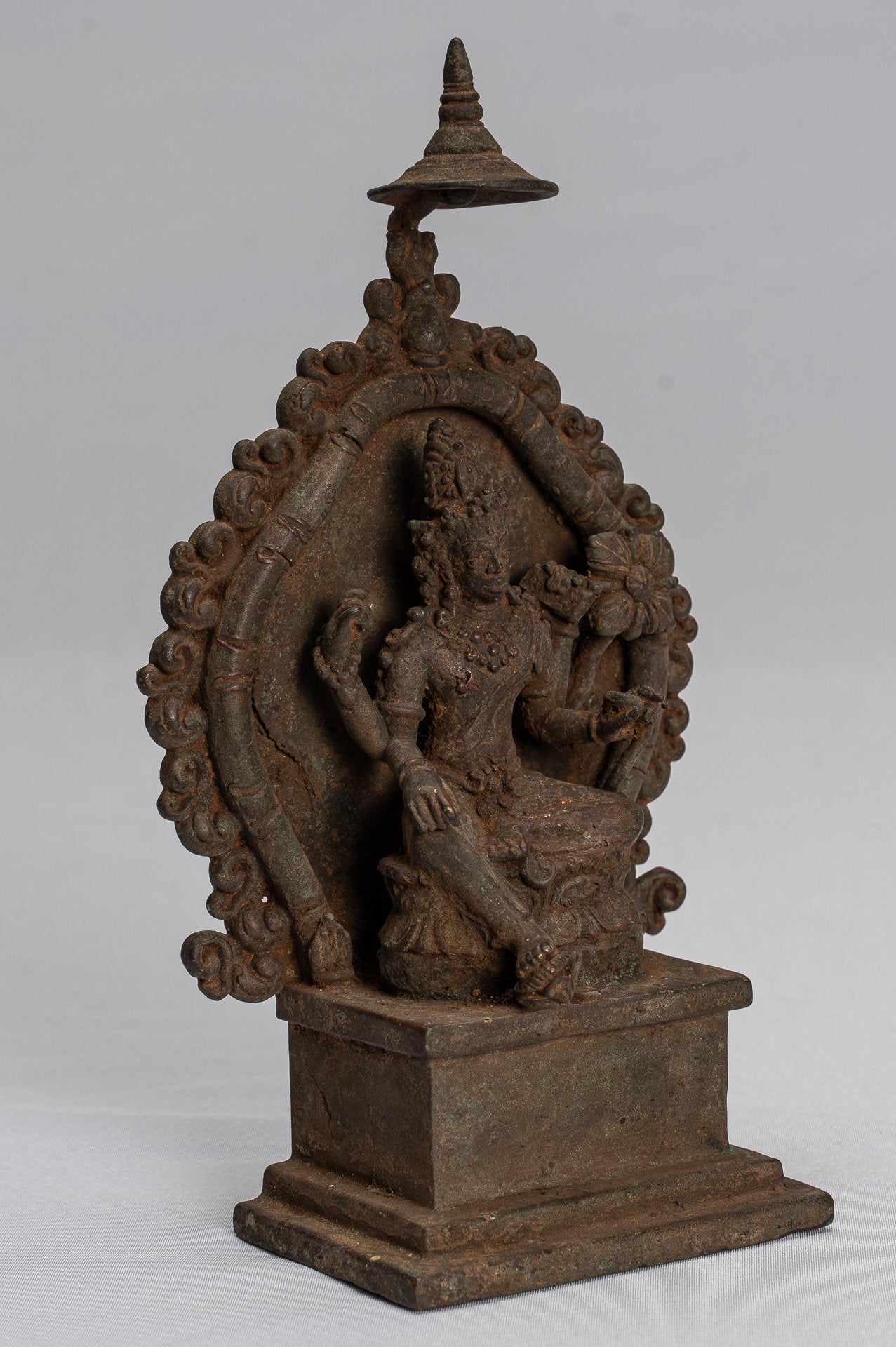 Statue de Tara - ancienne statue indonésienne majapatit assise en bronze Devi Tara - 18cm / 7 "