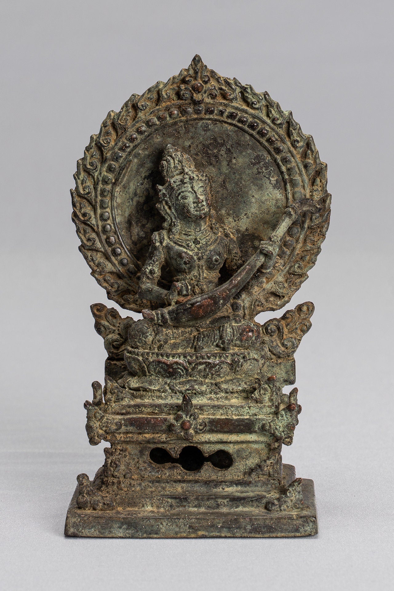 Statua di Tara - Antique Java Style Majapahit Seduto Devi Devi Tara Statua - 14 cm/6 "
