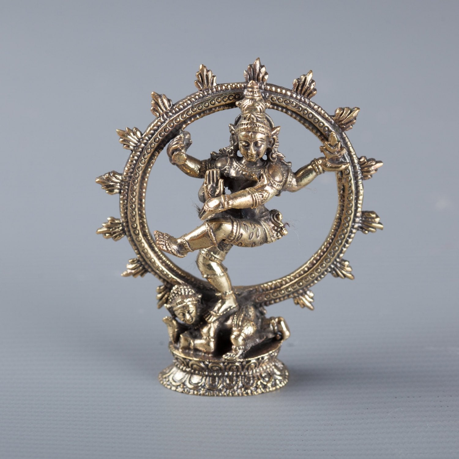 Small Minature Shiva Statue- Thaïlande Brass Dancing Shiva statue sous le nom de Lord Nataraja-7.5cm (3 ") Tall