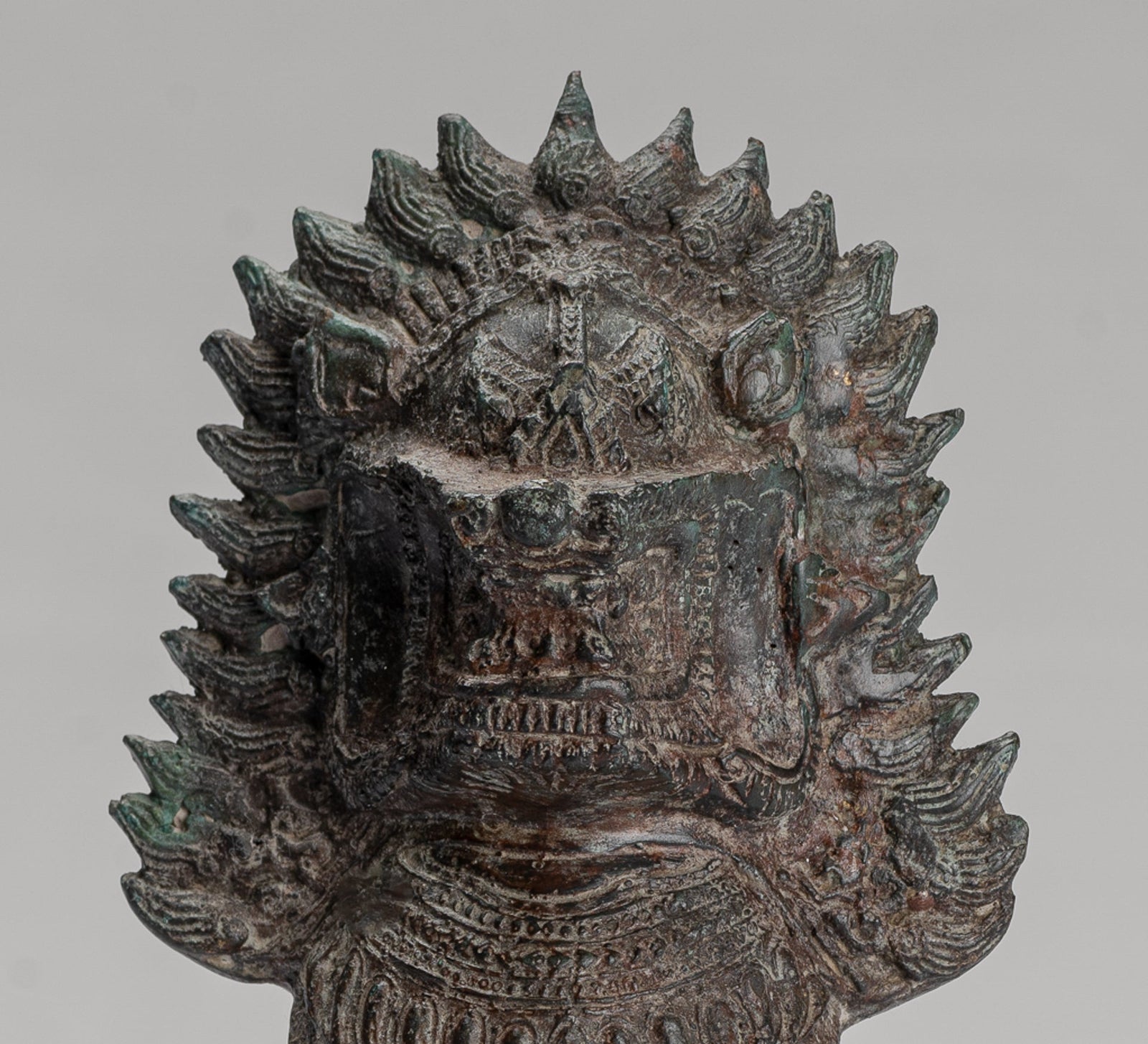 Temple Lion – Gardien ou Lion debout en bronze de style thaïlandais antique – 19 cm