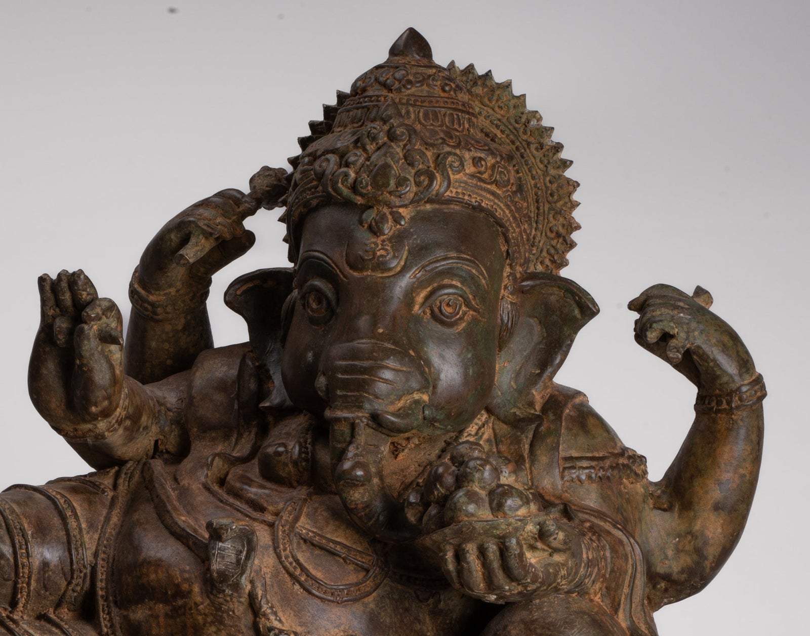 Ganesh – Liegende Ganesha-Statue aus Bronze im antiken Thai-Stil – 47 cm.