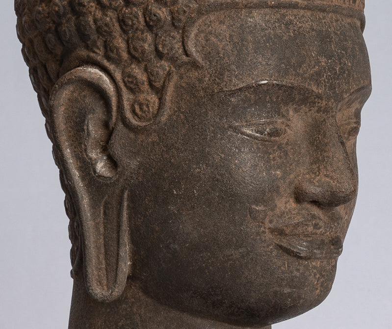 Estatua de Buda - Cabeza de Buda Khmer de piedra montada estilo antiguo Pre-Angkor - 34 cm/14" de alto