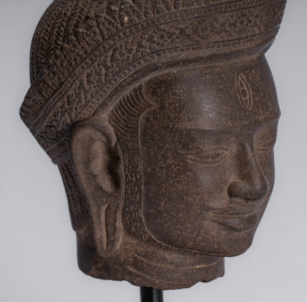 Estatua de Lokeshvara - Cabeza de Lokeshvara estilo Khmer antiguo de piedra montada estilo Koh Ker - 32 cm/13"