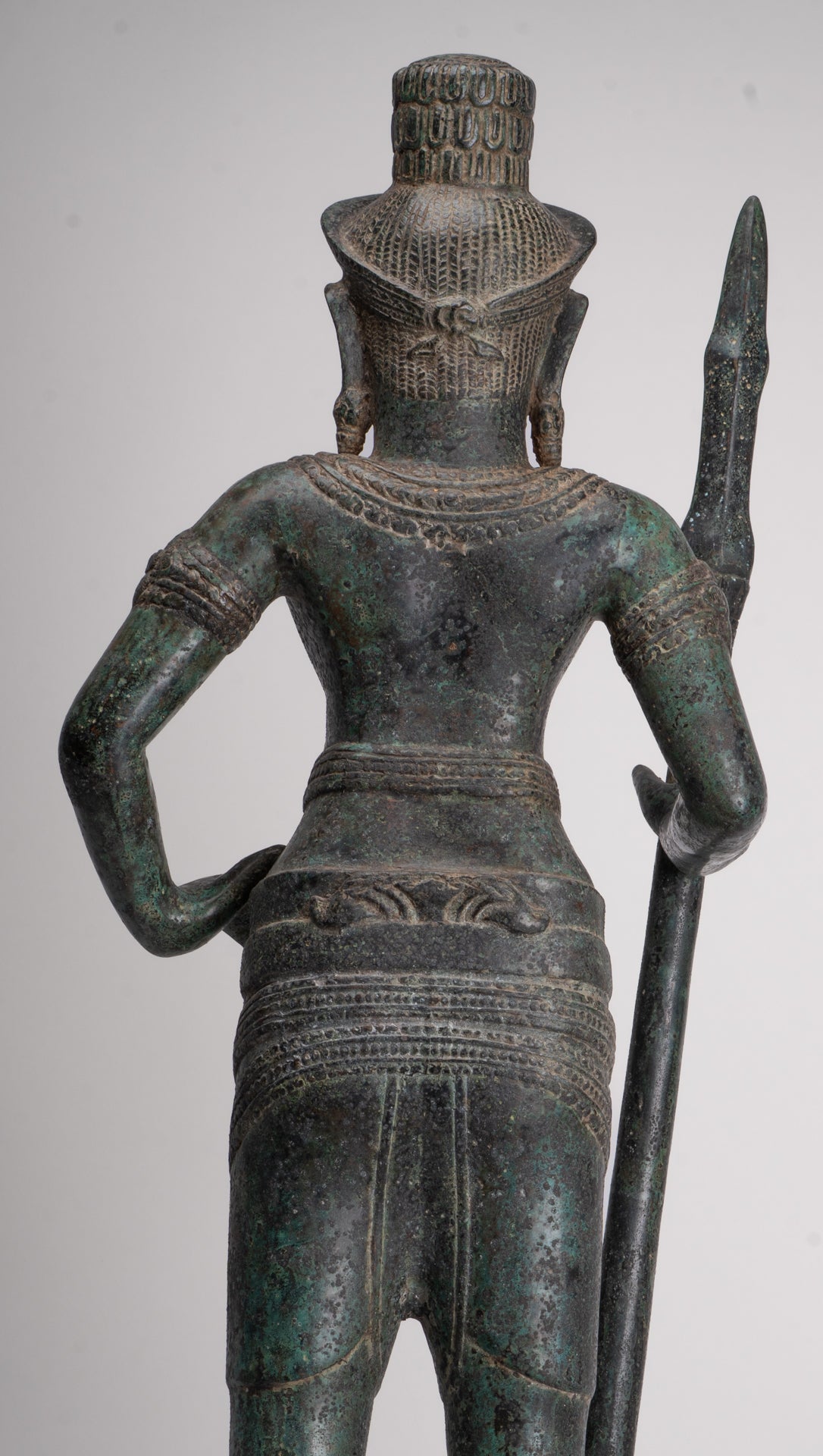 Stehender Shiva im antiken Khmer-Stil aus Bronze im Angkor Wat-Stil mit Speer – 91 cm.