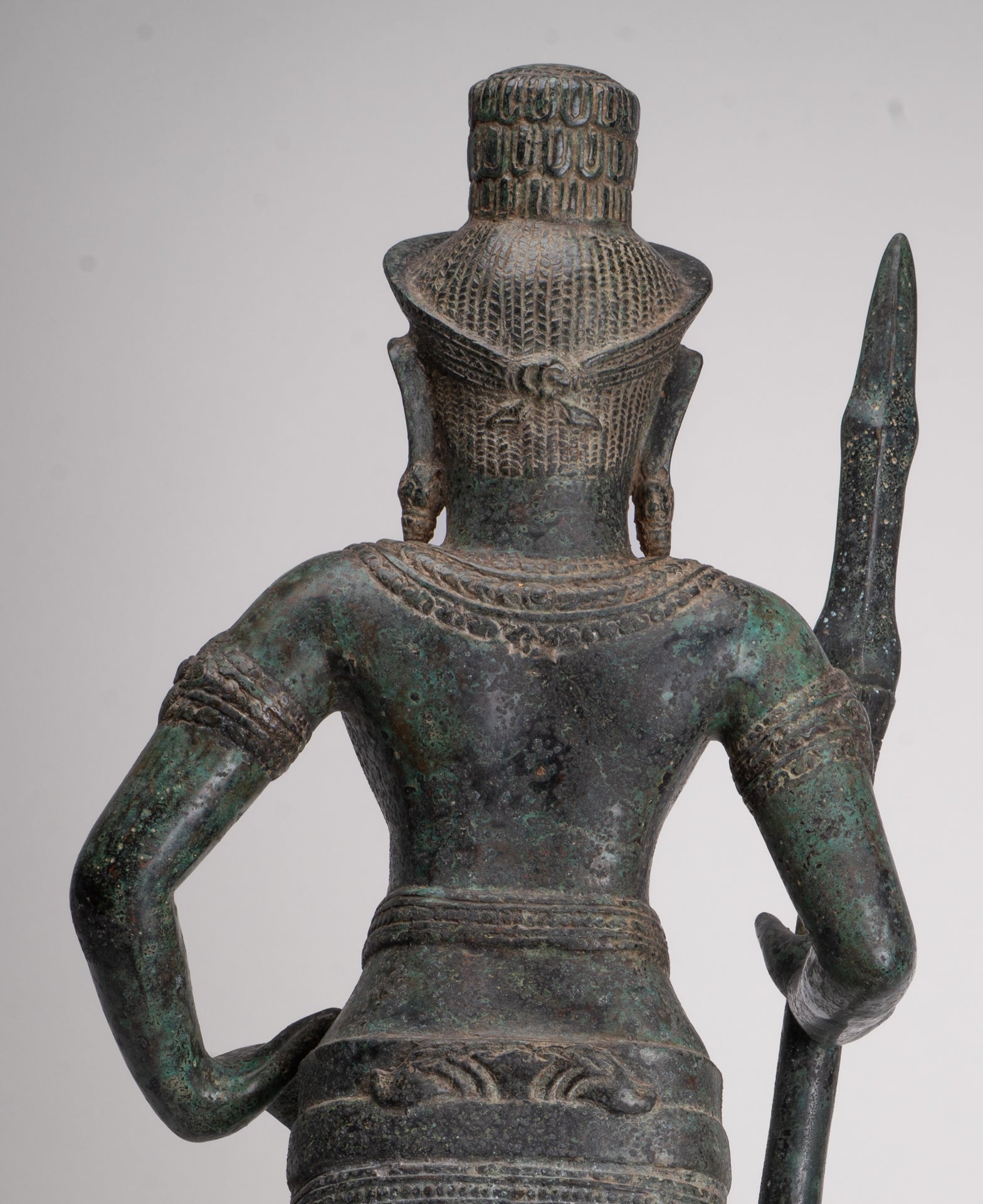 Stehender Shiva im antiken Khmer-Stil aus Bronze im Angkor Wat-Stil mit Speer – 91 cm.