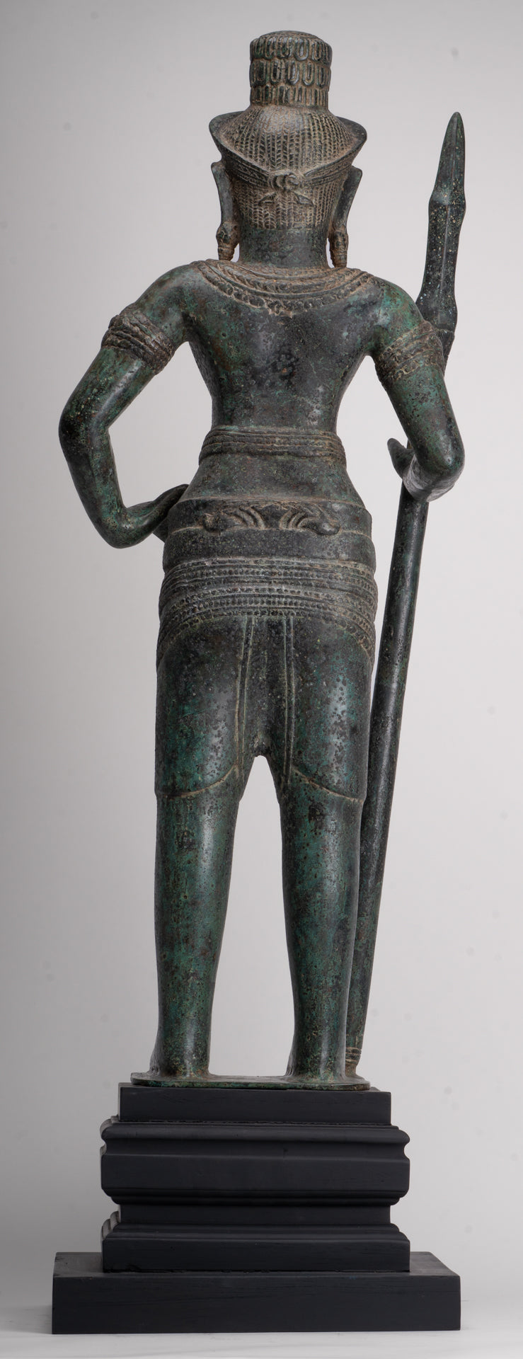 Stehender Shiva im antiken Khmer-Stil aus Bronze im Angkor Wat-Stil mit Speer – 91 cm.