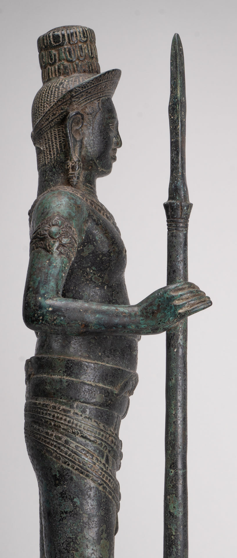 Stehender Shiva im antiken Khmer-Stil aus Bronze im Angkor Wat-Stil mit Speer – 91 cm.