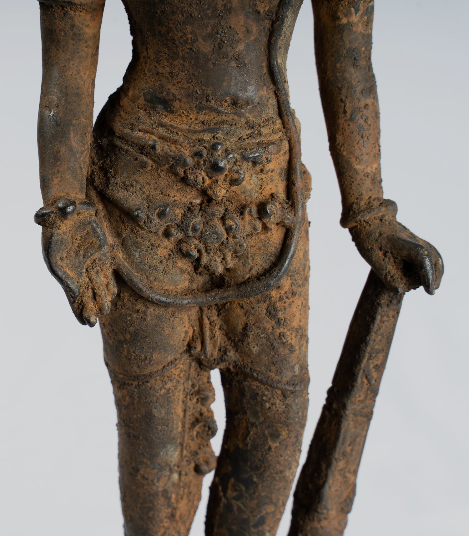 Vishnu - Statue antique de Vishnu debout en bronze de style Java Majapahit - 29 cm/11"