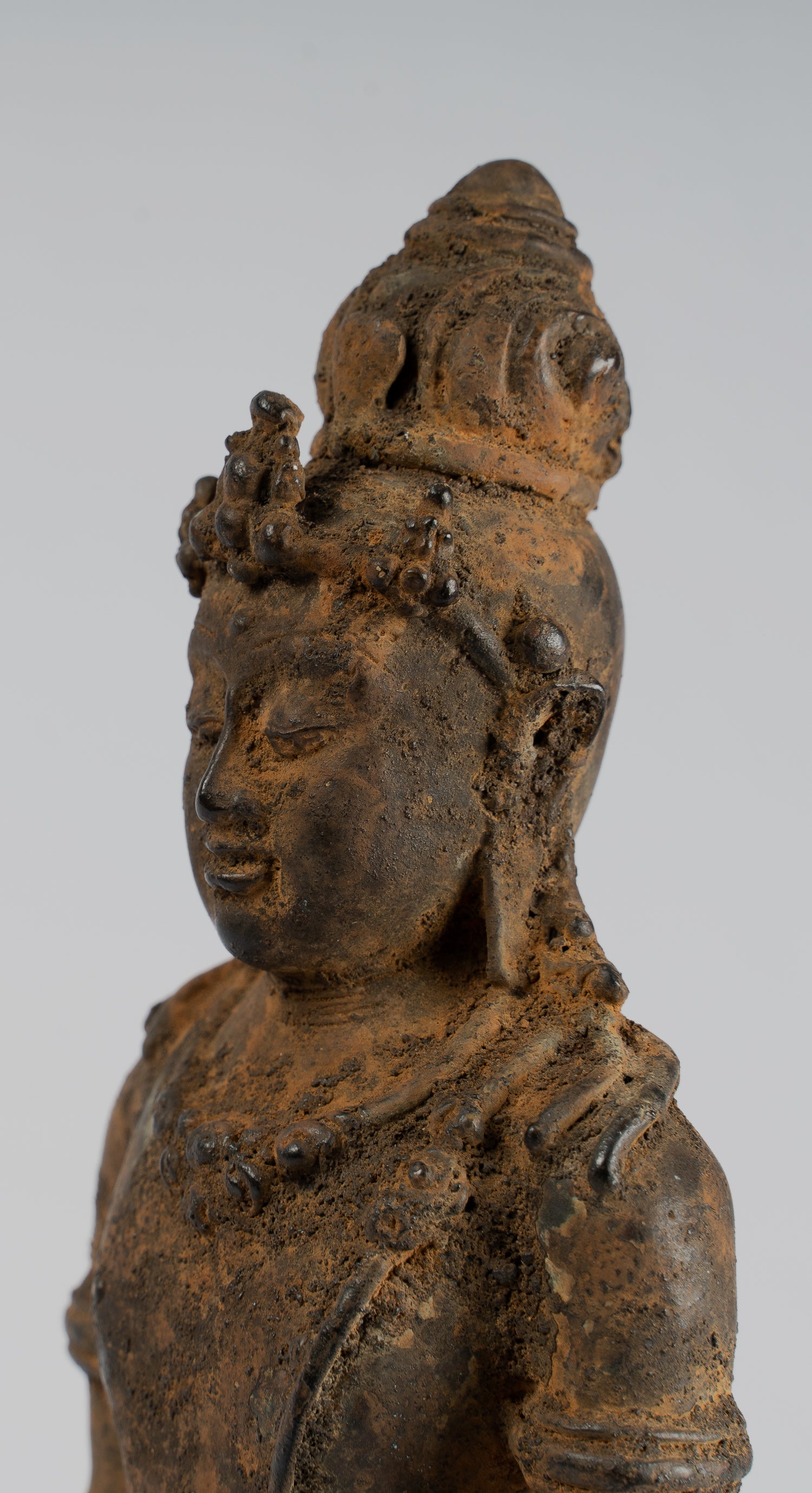 Vishnu - Statue antique de Vishnu debout en bronze de style Java Majapahit - 29 cm/11"