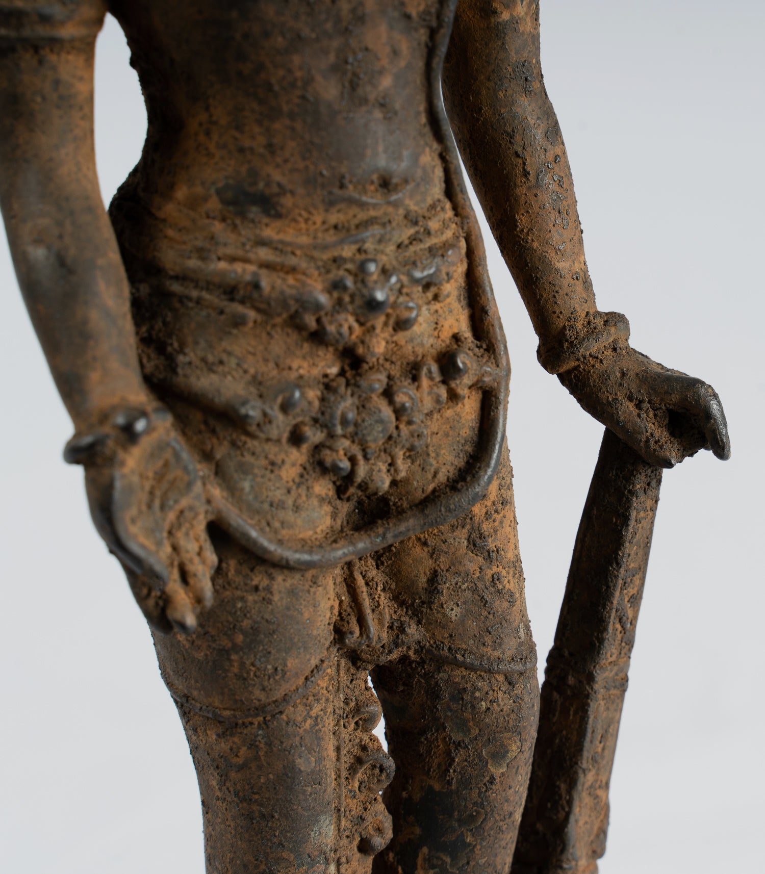 Vishnu - Statue antique de Vishnu debout en bronze de style Java Majapahit - 29 cm/11"