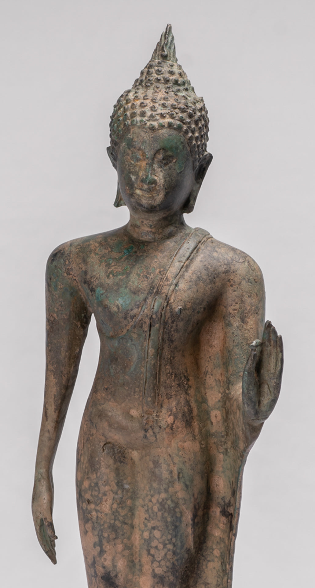 Antike stehende Bronze-Schutz-Buddha-Statue im Sukhothai-Stil – 42 cm/17 Zoll