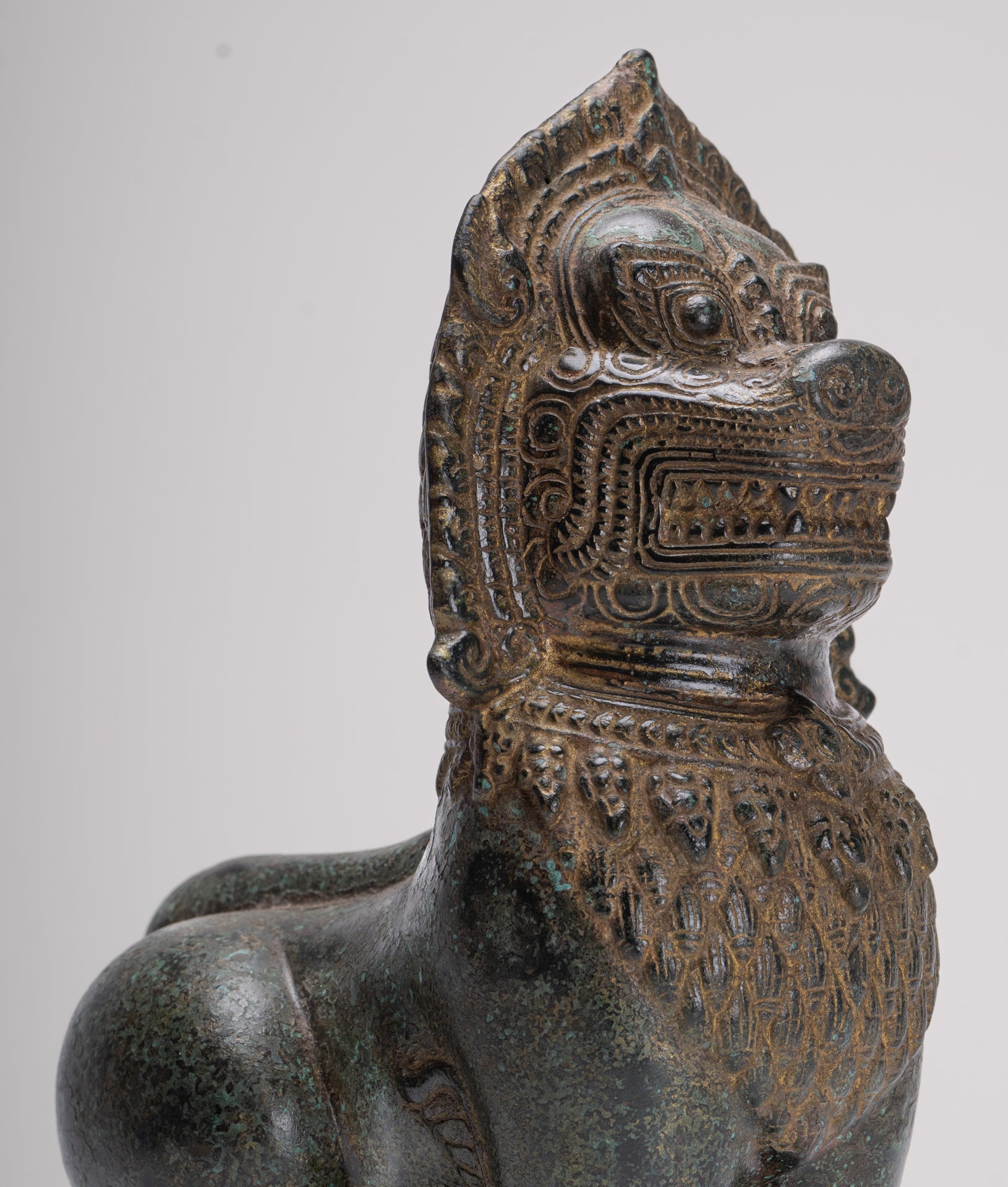Tempellöwe – Stehender Tempelwächter oder Löwe aus Bronze im antiken Khmer-Stil – 28 cm