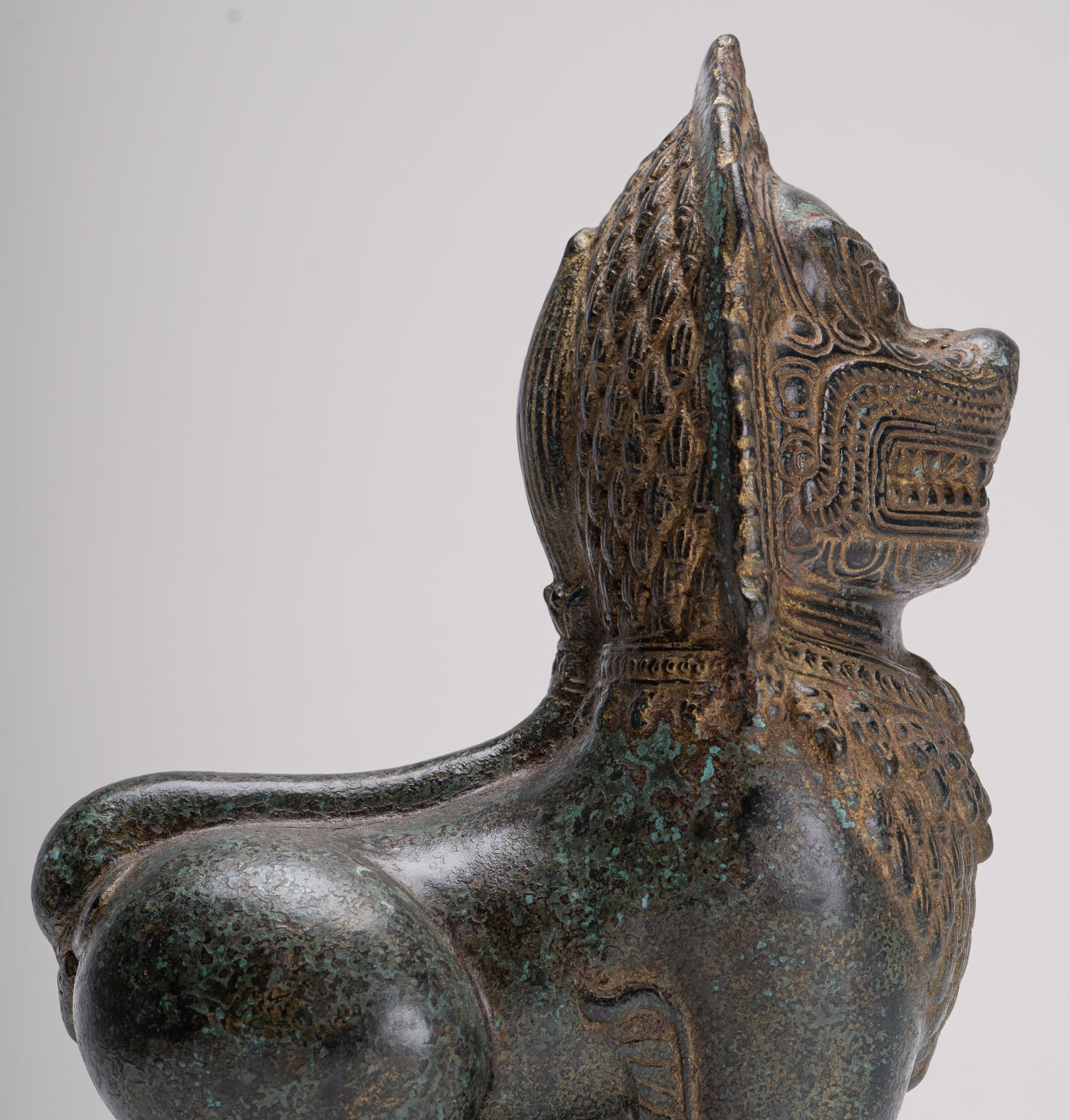 Tempellöwe – Stehender Tempelwächter oder Löwe aus Bronze im antiken Khmer-Stil – 28 cm
