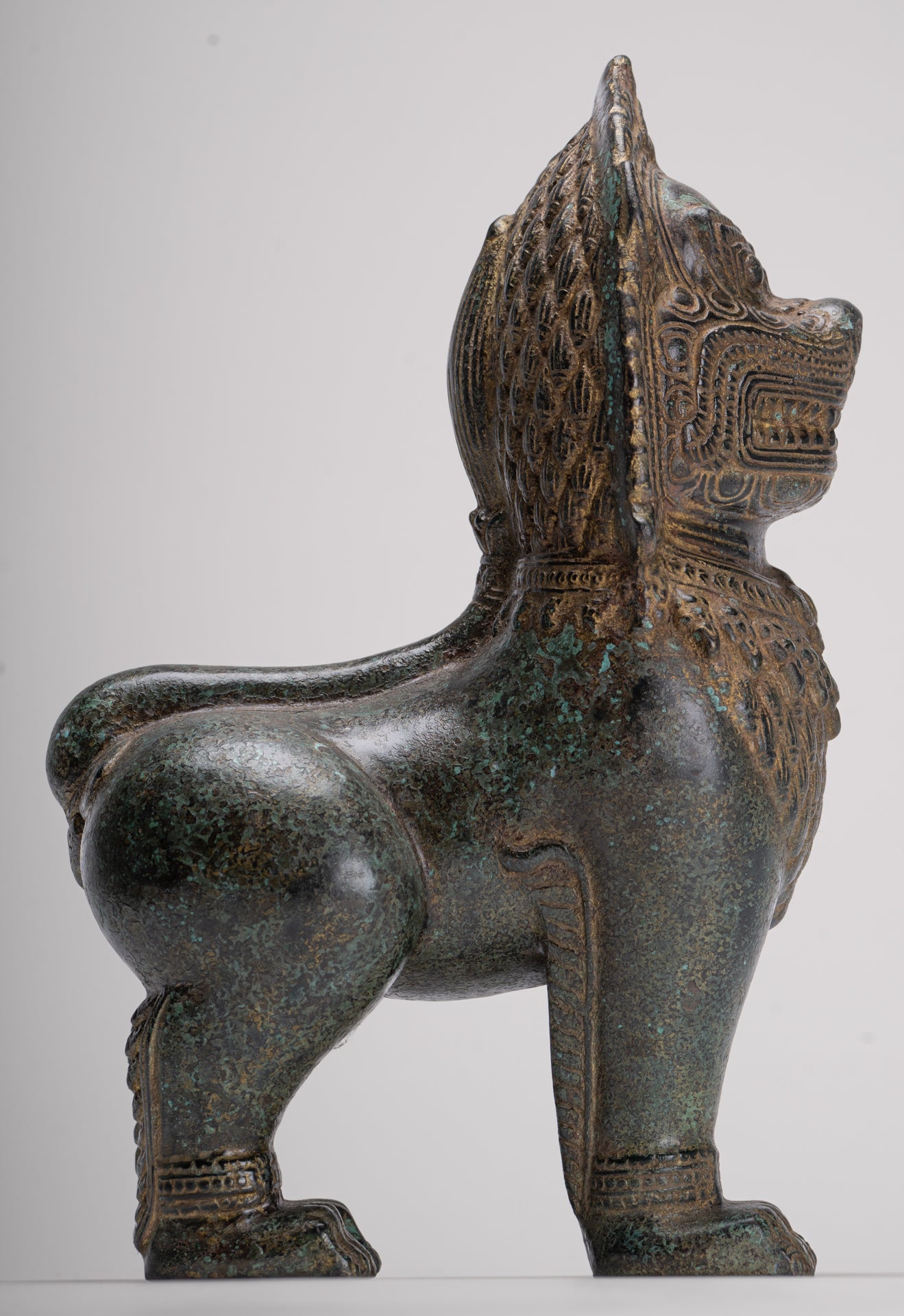 Tempellöwe – Stehender Tempelwächter oder Löwe aus Bronze im antiken Khmer-Stil – 28 cm