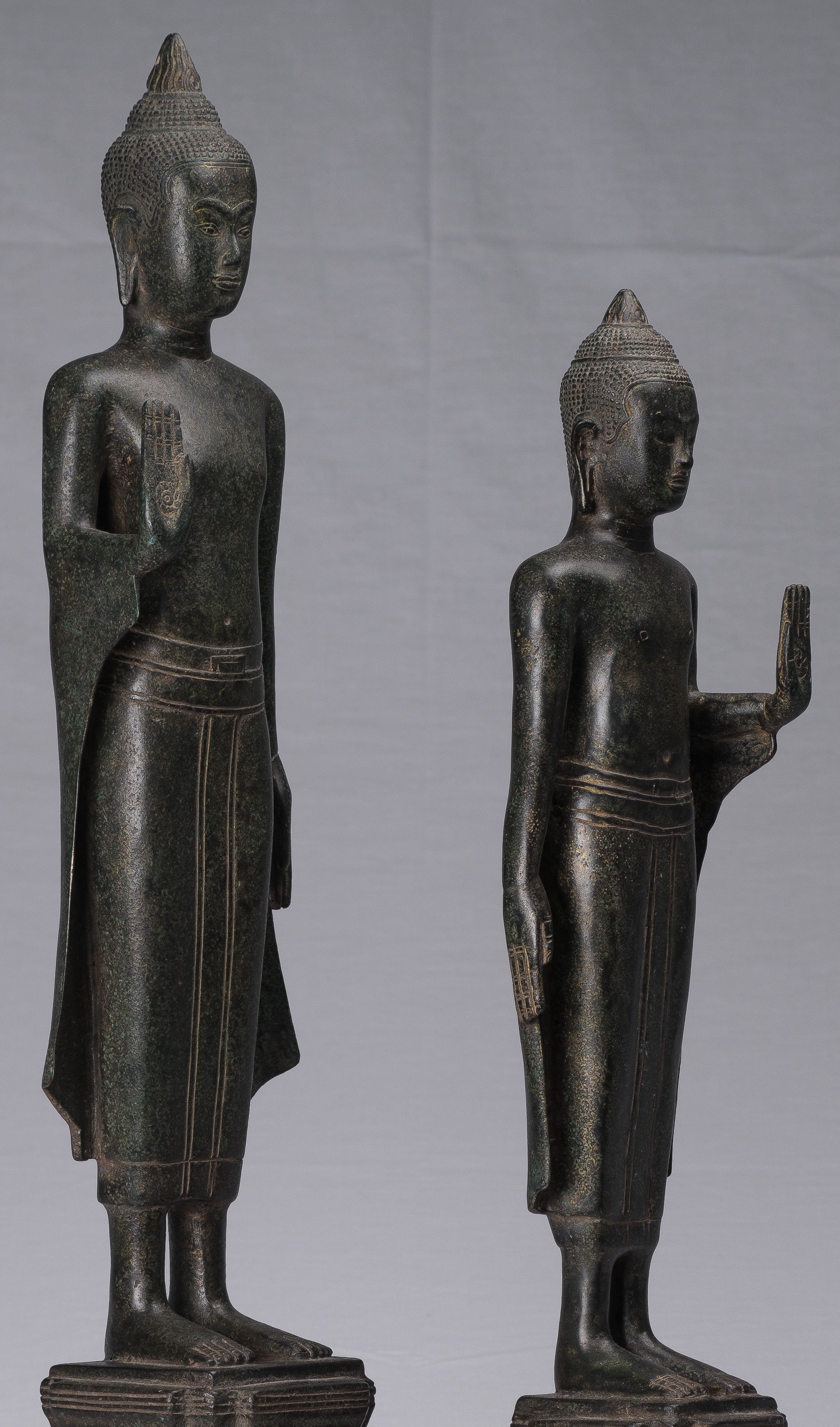 Statue di Buddha - Antique Khmer in stile Khmer Bronzo in piedi Abhaya Protection Statues (coppia) - 62 cm/25 "