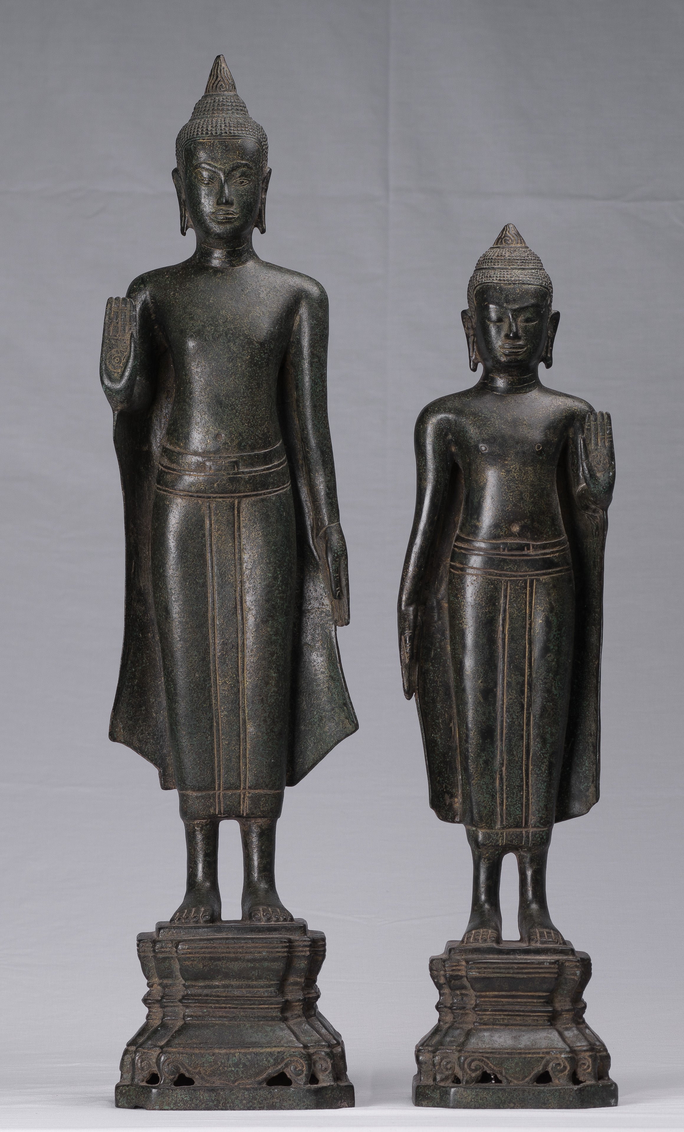Statue di Buddha - Antique Khmer in stile Khmer Bronzo in piedi Abhaya Protection Statues (coppia) - 62 cm/25 "