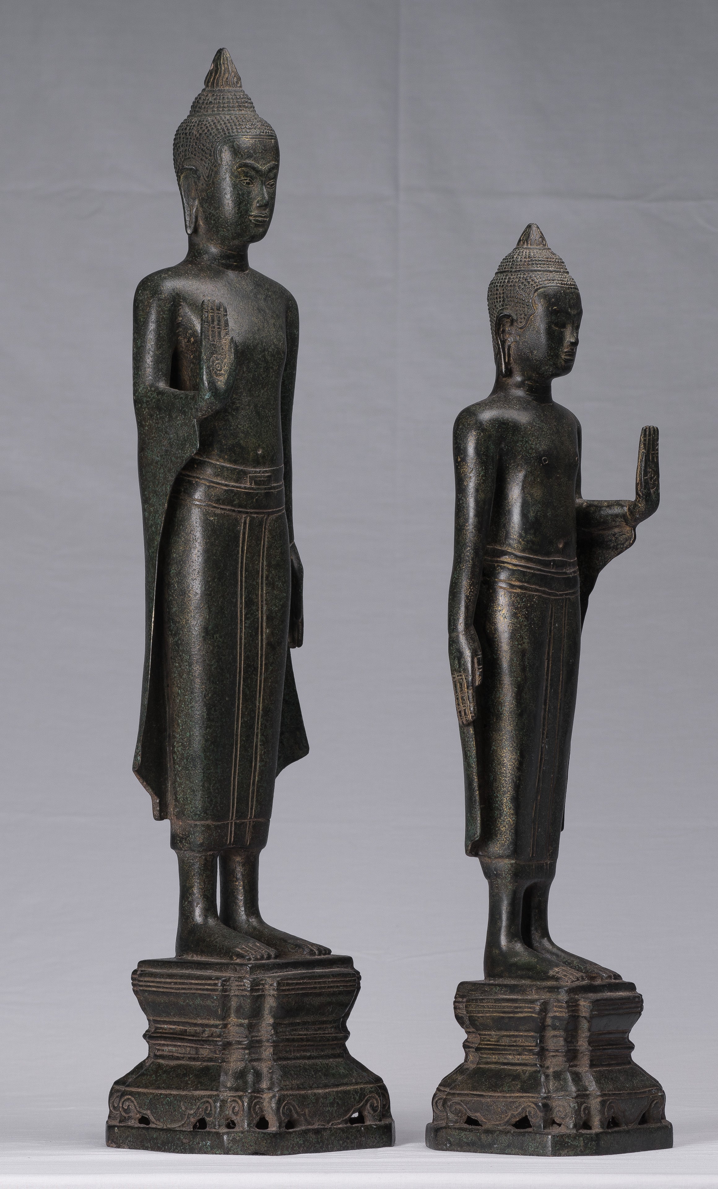 Statue di Buddha - Antique Khmer in stile Khmer Bronzo in piedi Abhaya Protection Statues (coppia) - 62 cm/25 "
