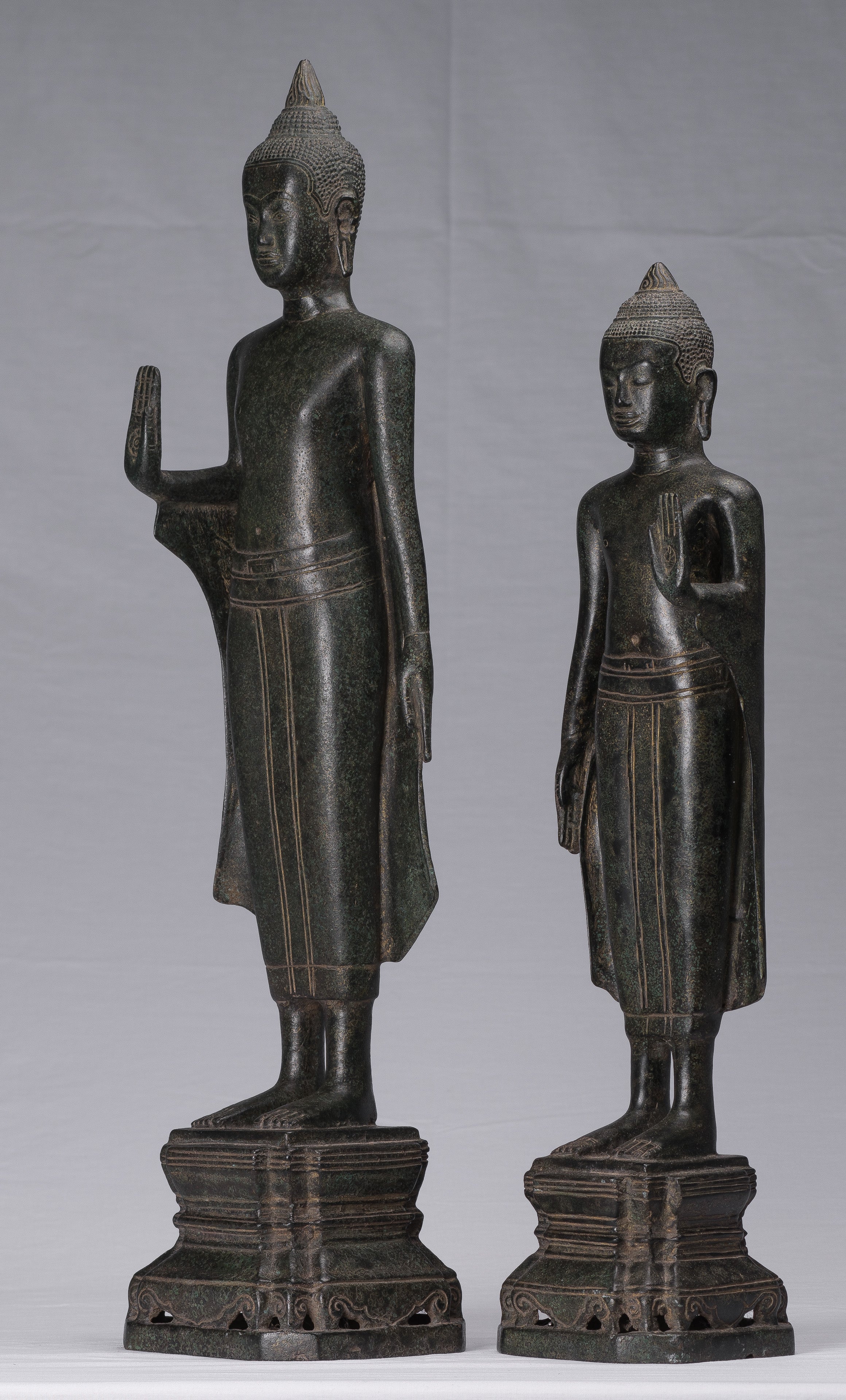 Statue di Buddha - Antique Khmer in stile Khmer Bronzo in piedi Abhaya Protection Statues (coppia) - 62 cm/25 "