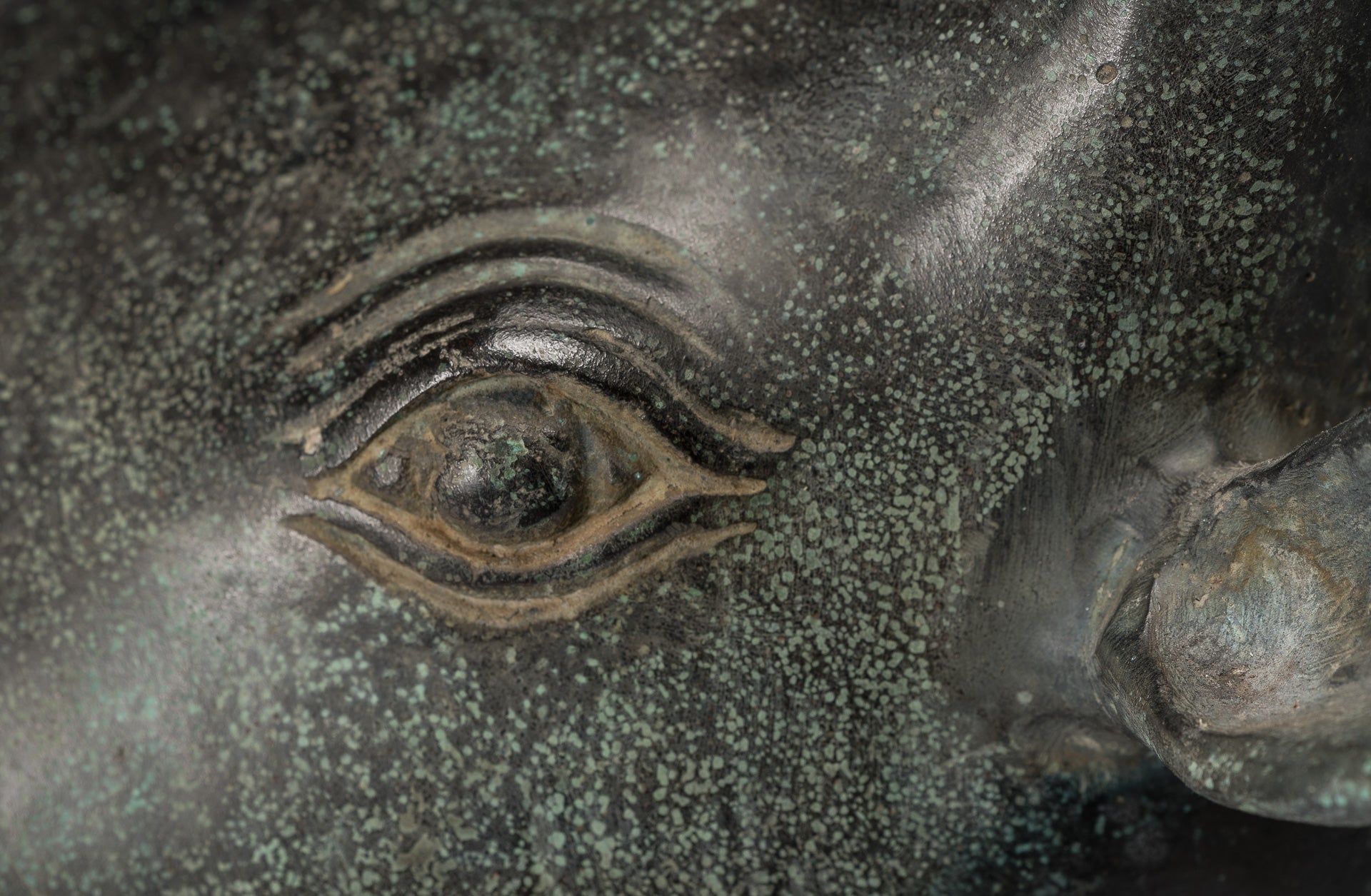 Antike Nandi-Statue aus Bronze im Khmer-Stil – Berg Shiva – 53 cm lang