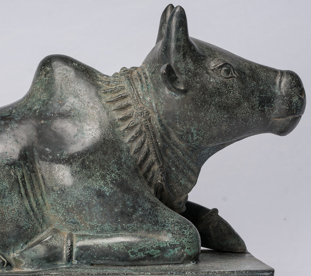 Antike Nandi-Statue aus Bronze im Khmer-Stil – Berg Shiva – 53 cm lang