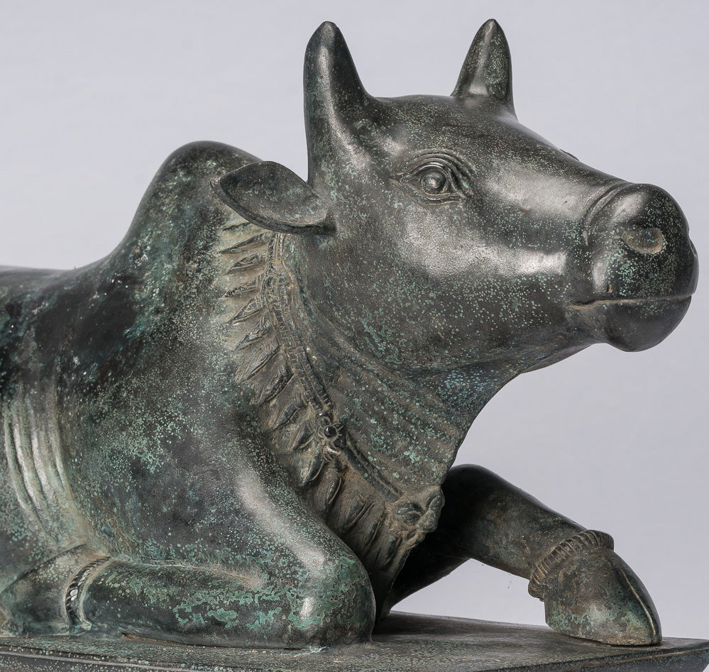 Antike Nandi-Statue aus Bronze im Khmer-Stil – Berg Shiva – 53 cm lang