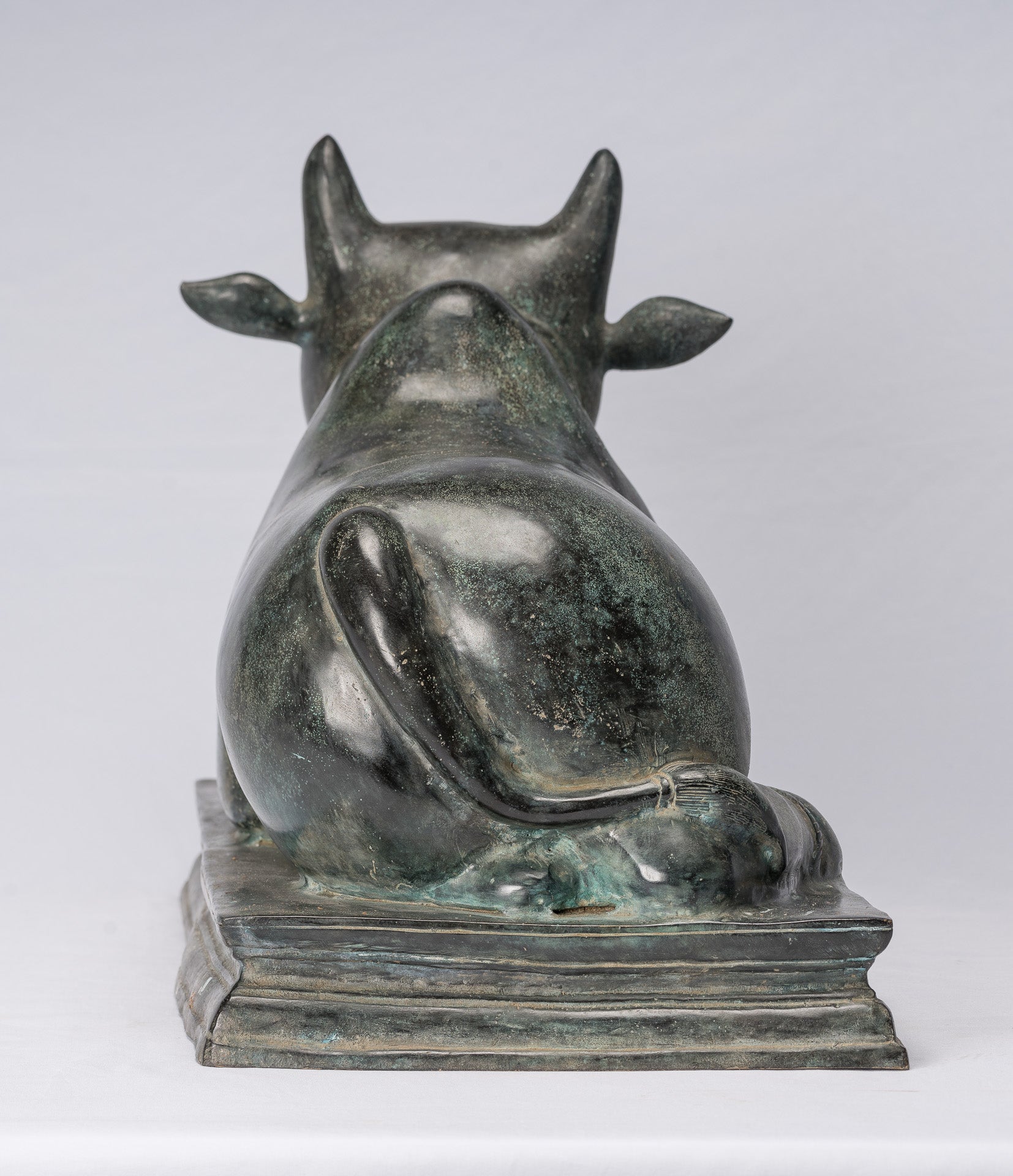 Antike Nandi-Statue aus Bronze im Khmer-Stil – Berg Shiva – 53 cm lang