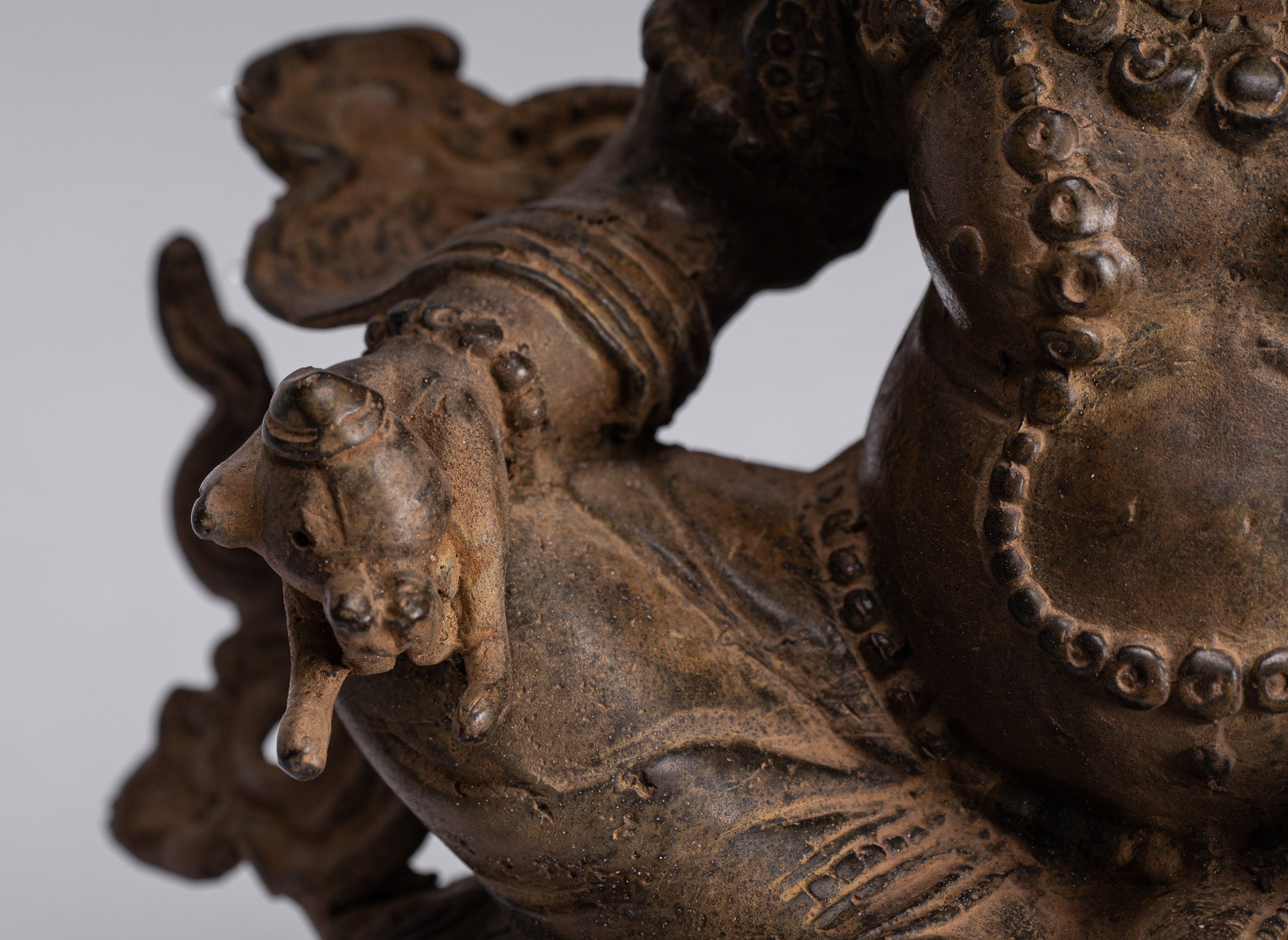 Jambhala Statue-Antike Java Majapahit Style Seated Jambhala Statue God of Wealth-21cm/8 "