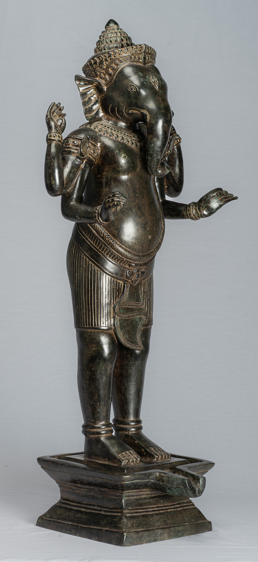 Ganesha Statue. Antike Khmer Stil Stehende Bronze Angkor Wat Ganesha Statue und Yoni.88cm/35"