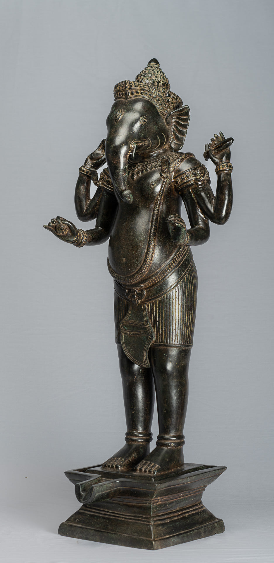 Ganesha Statue. Antike Khmer Stil Stehende Bronze Angkor Wat Ganesha Statue und Yoni.88cm/35"