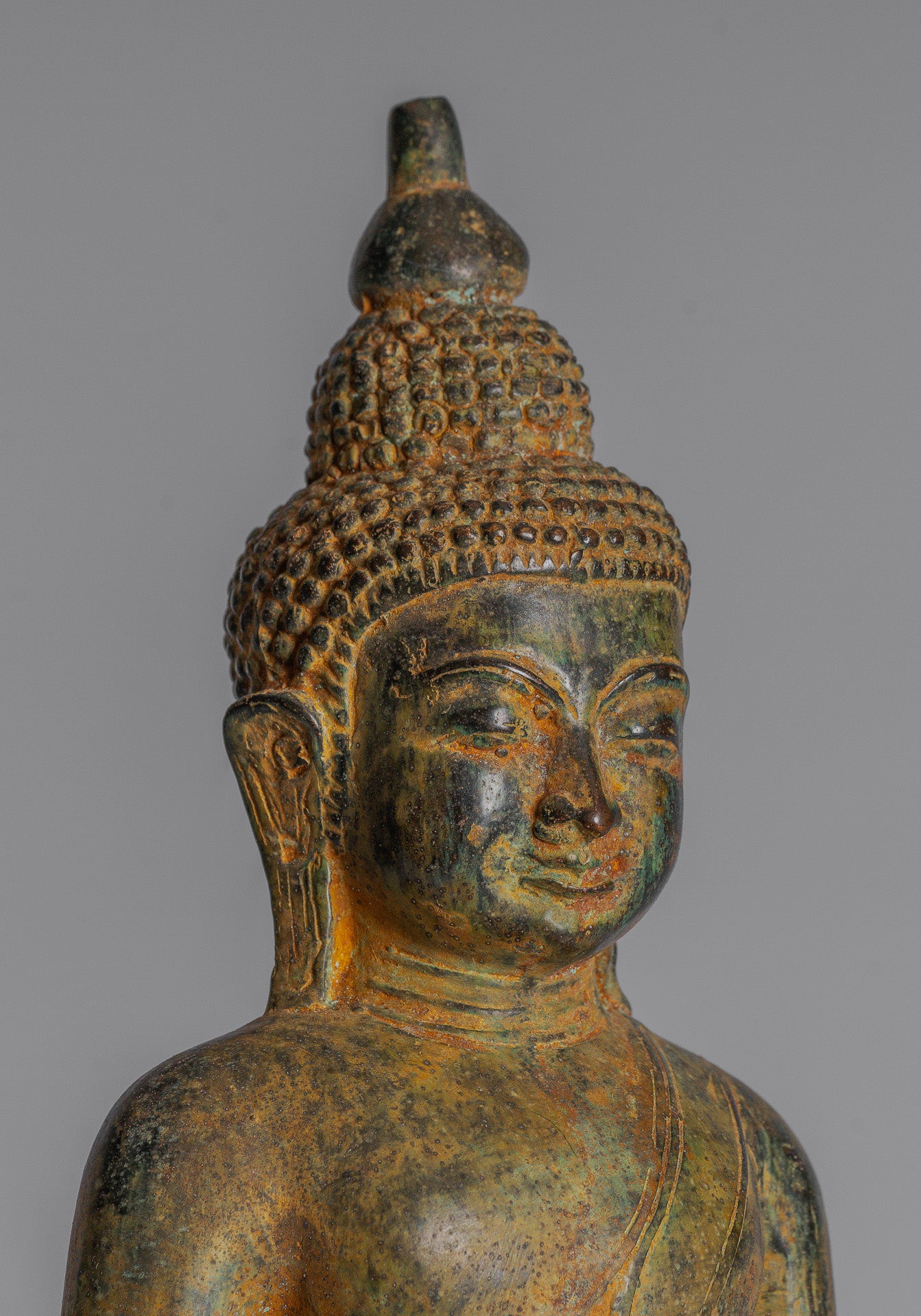 Buddha-Statue – sitzender javanischer Erleuchtungs-Buddha aus Bronze im antiken indonesischen Stil – 35 cm
