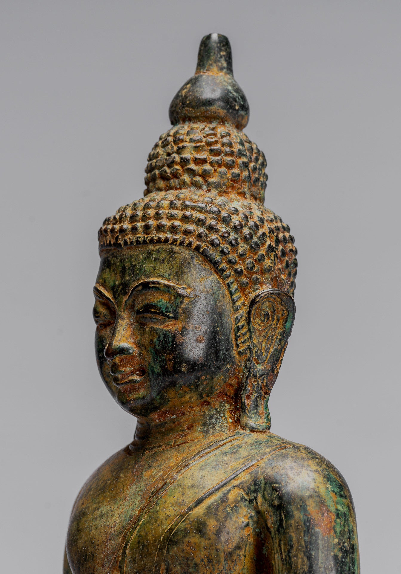 Buddha-Statue – sitzender javanischer Erleuchtungs-Buddha aus Bronze im antiken indonesischen Stil – 35 cm